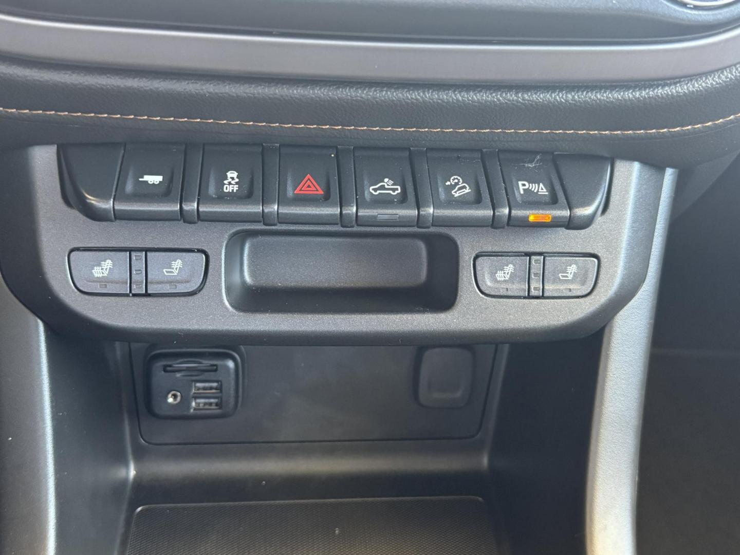 2022 Summit White /Jet Black GMC Canyon AT4 (1GTG6FEN8N1) with an V6 3.6 Liter engine, Automatic 8 Speed transmission, located at 2304 W. Main St., Boise, ID, 83702, (208) 342-7777, 43.622105, -116.218658 - Photo#7