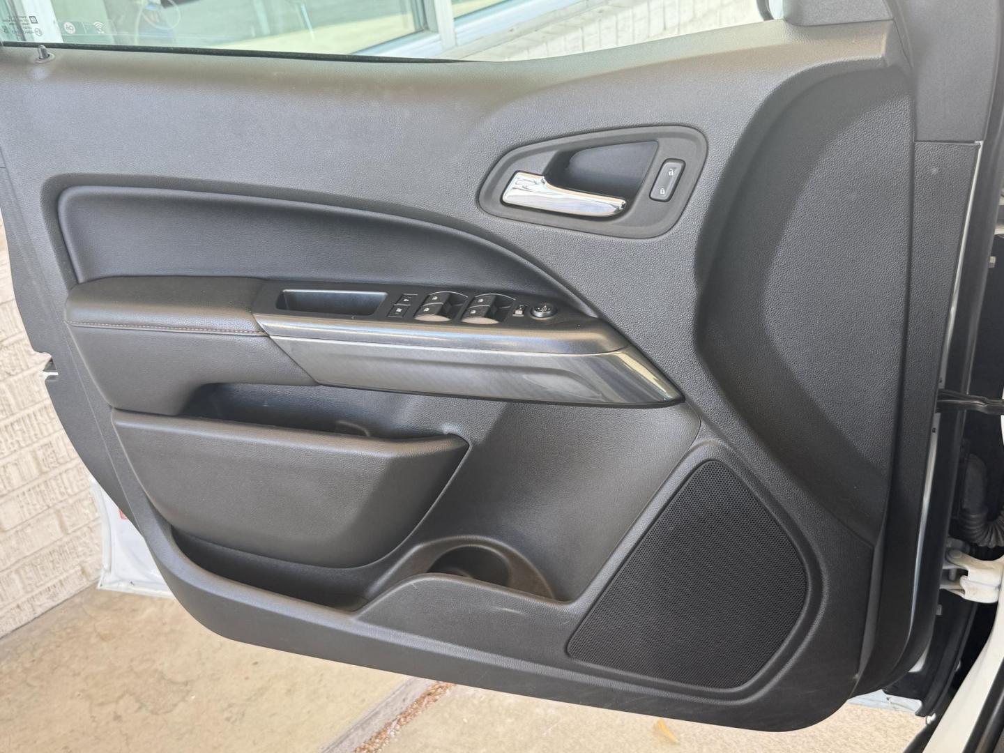 2022 Summit White /Jet Black GMC Canyon AT4 (1GTG6FEN8N1) with an V6 3.6 Liter engine, Automatic 8 Speed transmission, located at 2304 W. Main St., Boise, ID, 83702, (208) 342-7777, 43.622105, -116.218658 - Photo#8