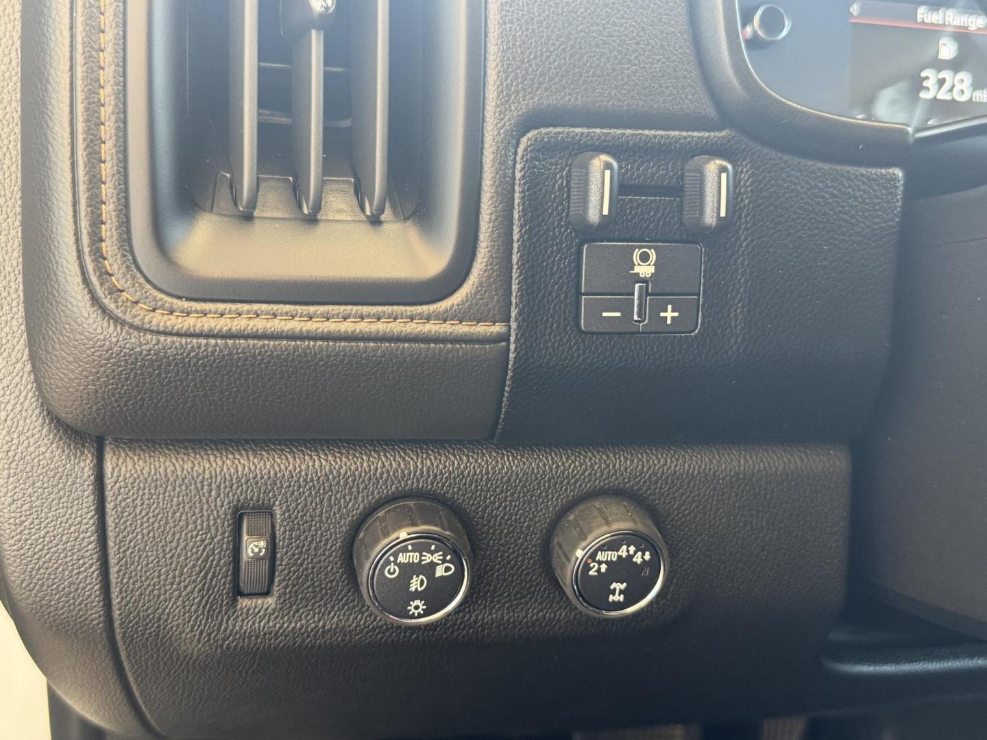 2022 Summit White /Jet Black GMC Canyon AT4 (1GTG6FEN8N1) with an V6 3.6 Liter engine, Automatic 8 Speed transmission, located at 2304 W. Main St., Boise, ID, 83702, (208) 342-7777, 43.622105, -116.218658 - Photo#11