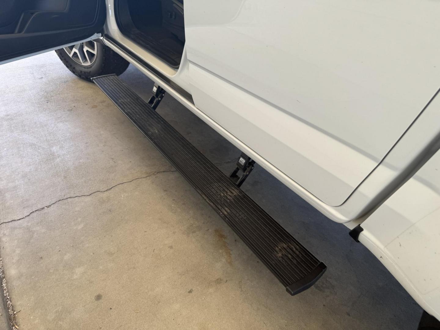 2022 Summit White /Jet Black GMC Canyon AT4 (1GTG6FEN8N1) with an V6 3.6 Liter engine, Automatic 8 Speed transmission, located at 2304 W. Main St., Boise, ID, 83702, (208) 342-7777, 43.622105, -116.218658 - Photo#17
