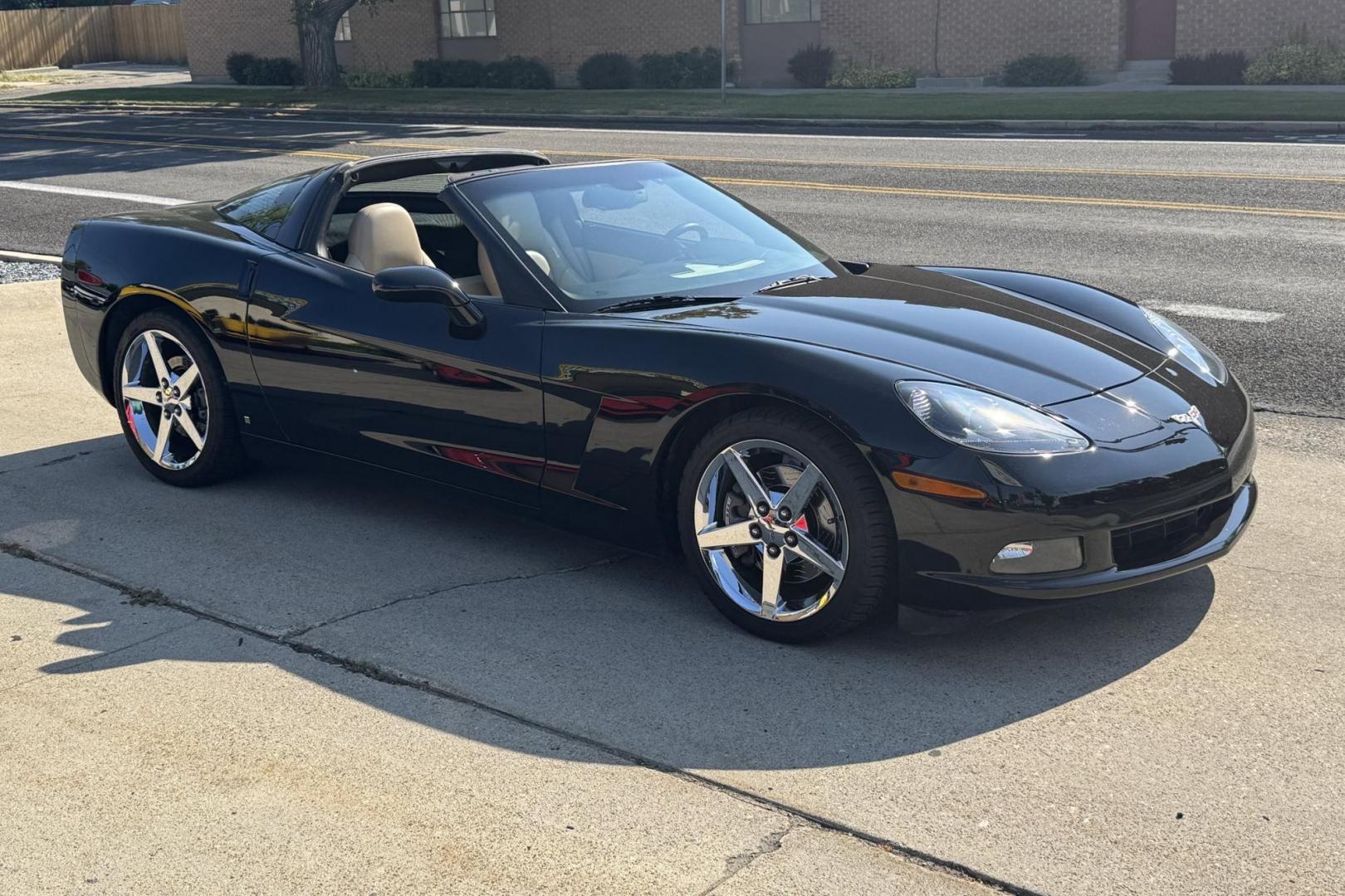 2008 Black /Tan Chevrolet Corvette 2LT (1G1YY26W785) with an V8 6.2 Liter engine, Automatic 6 Speed transmission, located at 2304 W. Main St., Boise, ID, 83702, (208) 342-7777, 43.622105, -116.218658 - Photo#2