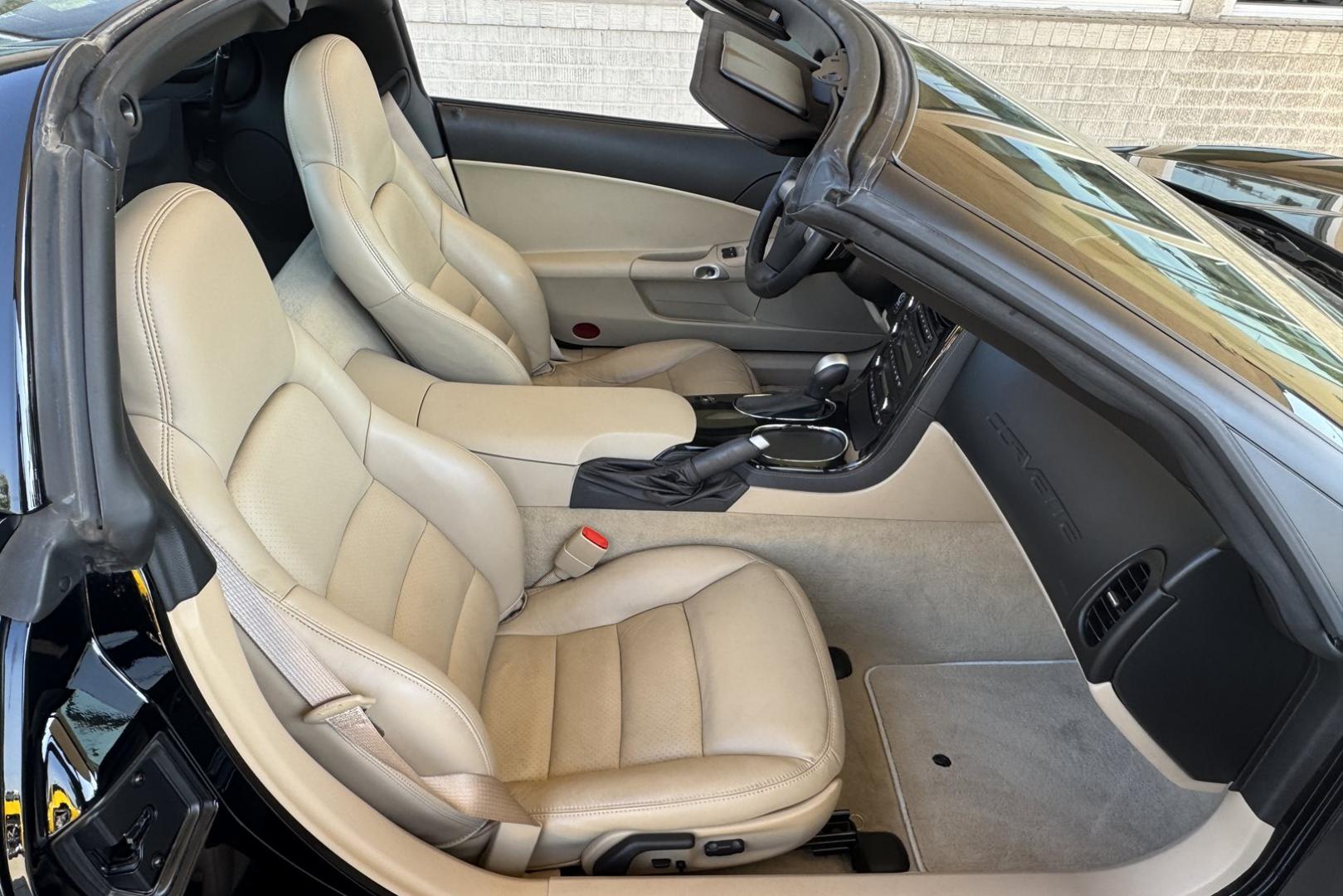 2008 Black /Tan Chevrolet Corvette 2LT (1G1YY26W785) with an V8 6.2 Liter engine, Automatic 6 Speed transmission, located at 2304 W. Main St., Boise, ID, 83702, (208) 342-7777, 43.622105, -116.218658 - Photo#11