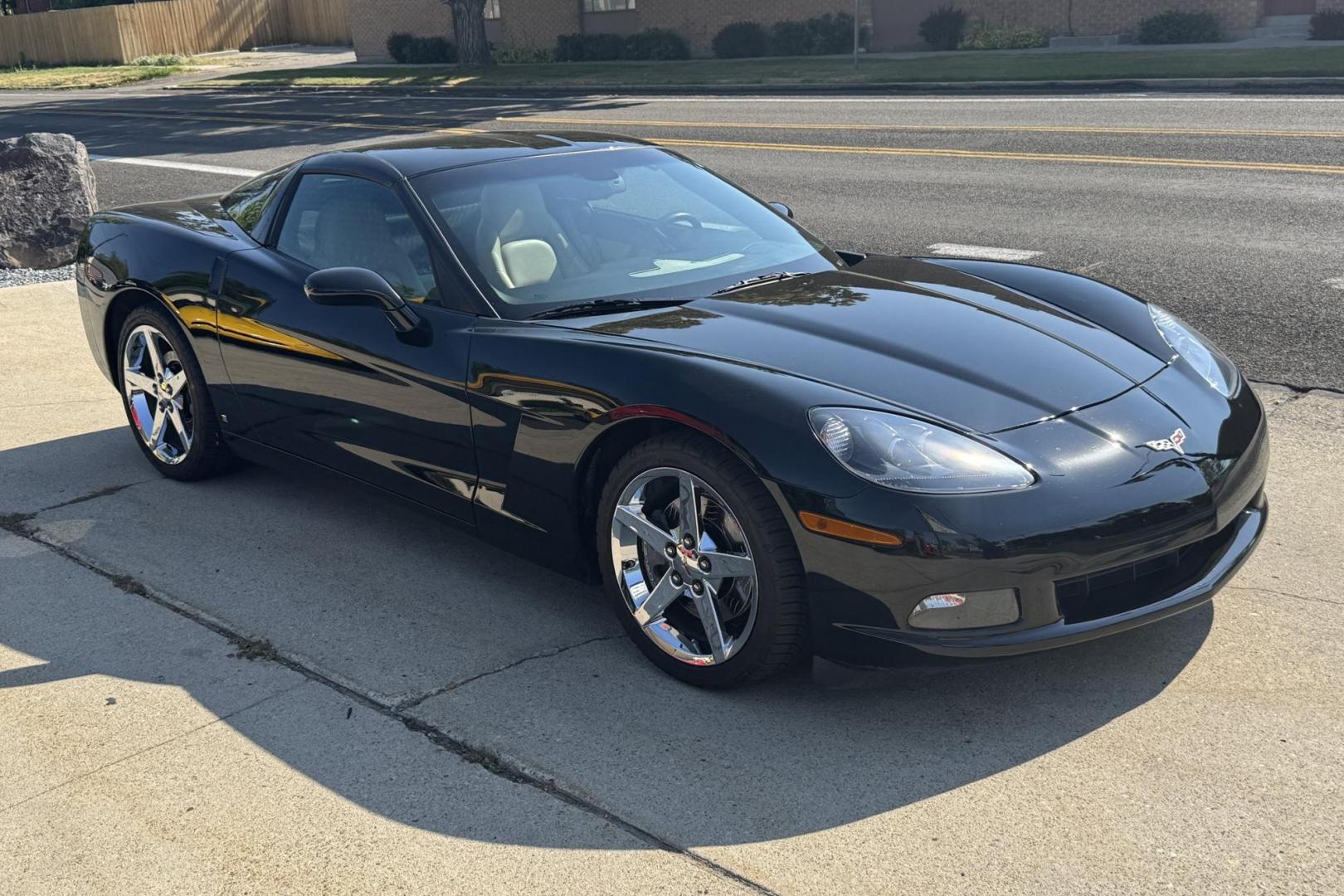 2008 Black /Tan Chevrolet Corvette 2LT (1G1YY26W785) with an V8 6.2 Liter engine, Automatic 6 Speed transmission, located at 2304 W. Main St., Boise, ID, 83702, (208) 342-7777, 43.622105, -116.218658 - Photo#21