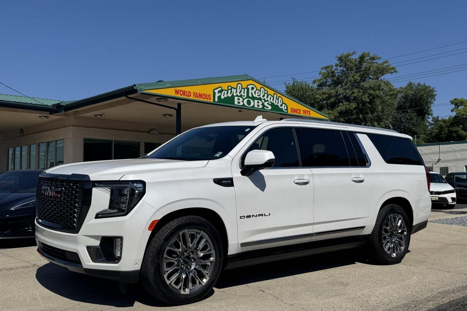 2023 White /Alpine Umber GMC Yukon Denali Ultimate (1GKS2KKT6PR) with an 6 Cyl 3.0 Liter Turbo Diesel engine, Automatic 10 Speed transmission, located at 2304 W. Main St., Boise, ID, 83702, (208) 342-7777, 43.622105, -116.218658 - Rear Entertainment System! Panoramic Sunroof! - Photo#4