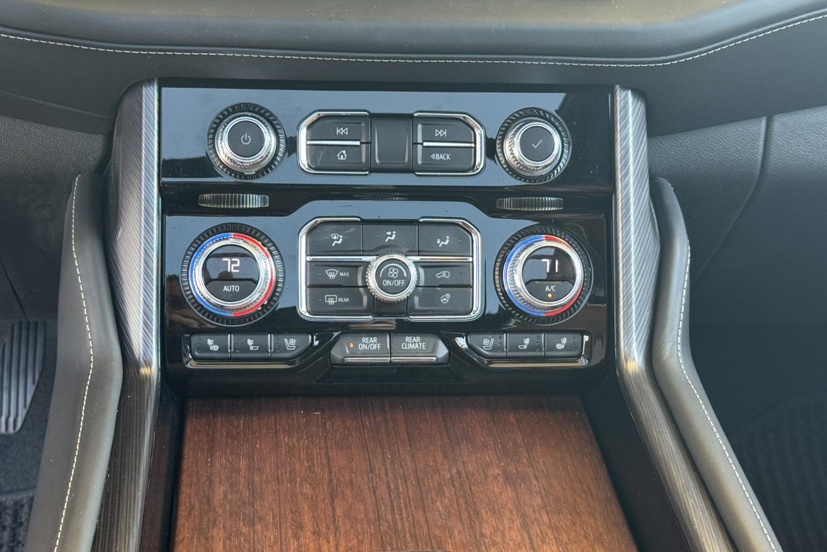 2023 White /Alpine Umber GMC Yukon Denali Ultimate (1GKS2KKT6PR) with an 6 Cyl 3.0 Liter Turbo Diesel engine, Automatic 10 Speed transmission, located at 2304 W. Main St., Boise, ID, 83702, (208) 342-7777, 43.622105, -116.218658 - Rear Entertainment System! Panoramic Sunroof! - Photo#27