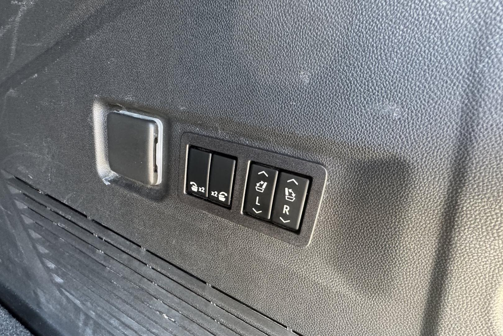 2023 White /Alpine Umber GMC Yukon Denali Ultimate (1GKS2KKT6PR) with an 6 Cyl 3.0 Liter Turbo Diesel engine, Automatic 10 Speed transmission, located at 2304 W. Main St., Boise, ID, 83702, (208) 342-7777, 43.622105, -116.218658 - Rear Entertainment System! Panoramic Sunroof! - Photo#34