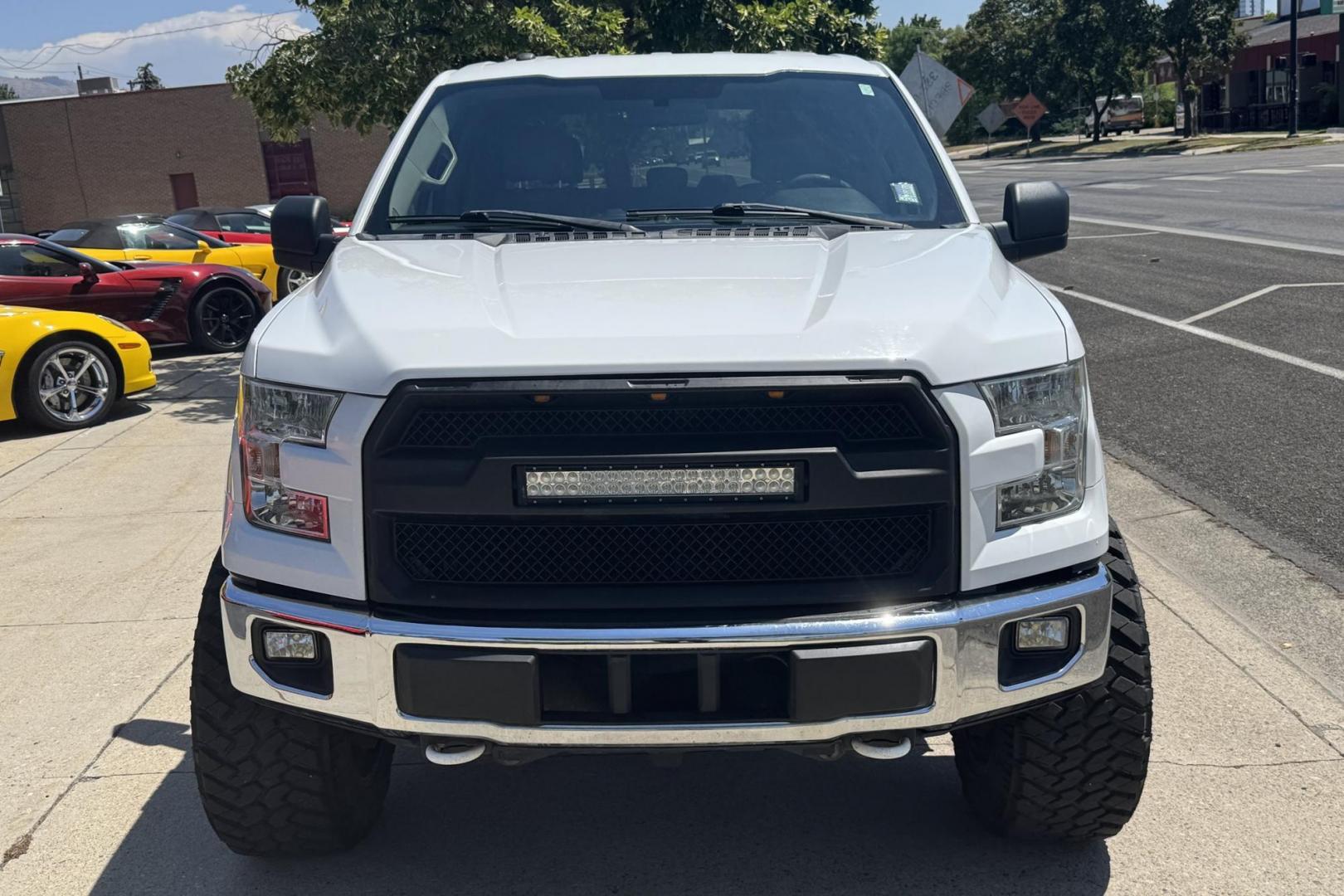 2016 Oxford White /Gray Ford F-150 XLT (1FTFW1EFXGF) with an V8 5.0 Liter engine, Automatic 6 Speed transmission, located at 2304 W. Main St., Boise, ID, 83702, (208) 342-7777, 43.622105, -116.218658 - Nice Truck! Seats 6! - Photo#3