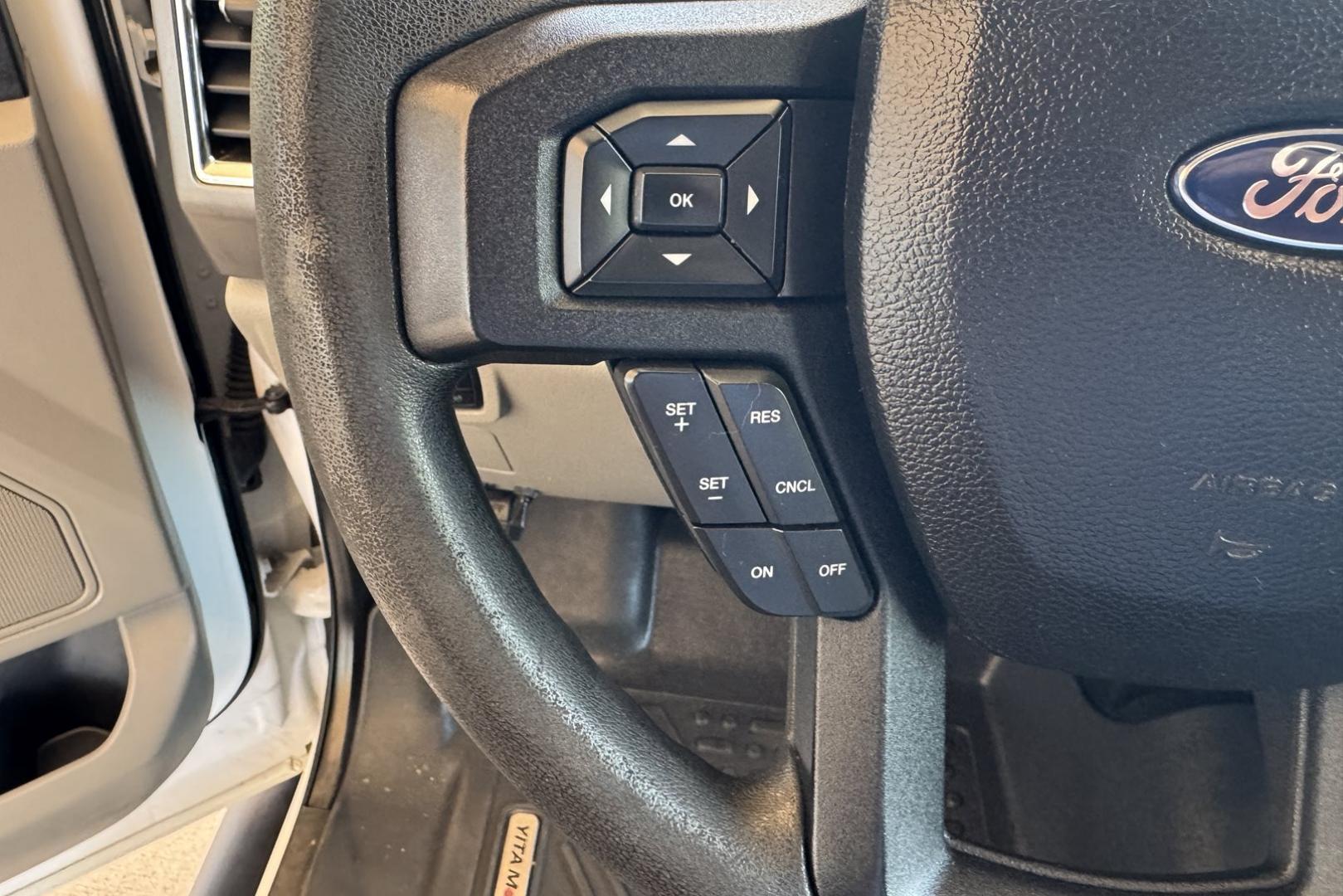 2016 Oxford White /Gray Ford F-150 XLT (1FTFW1EFXGF) with an V8 5.0 Liter engine, Automatic 6 Speed transmission, located at 2304 W. Main St., Boise, ID, 83702, (208) 342-7777, 43.622105, -116.218658 - Nice Truck! Seats 6! - Photo#4
