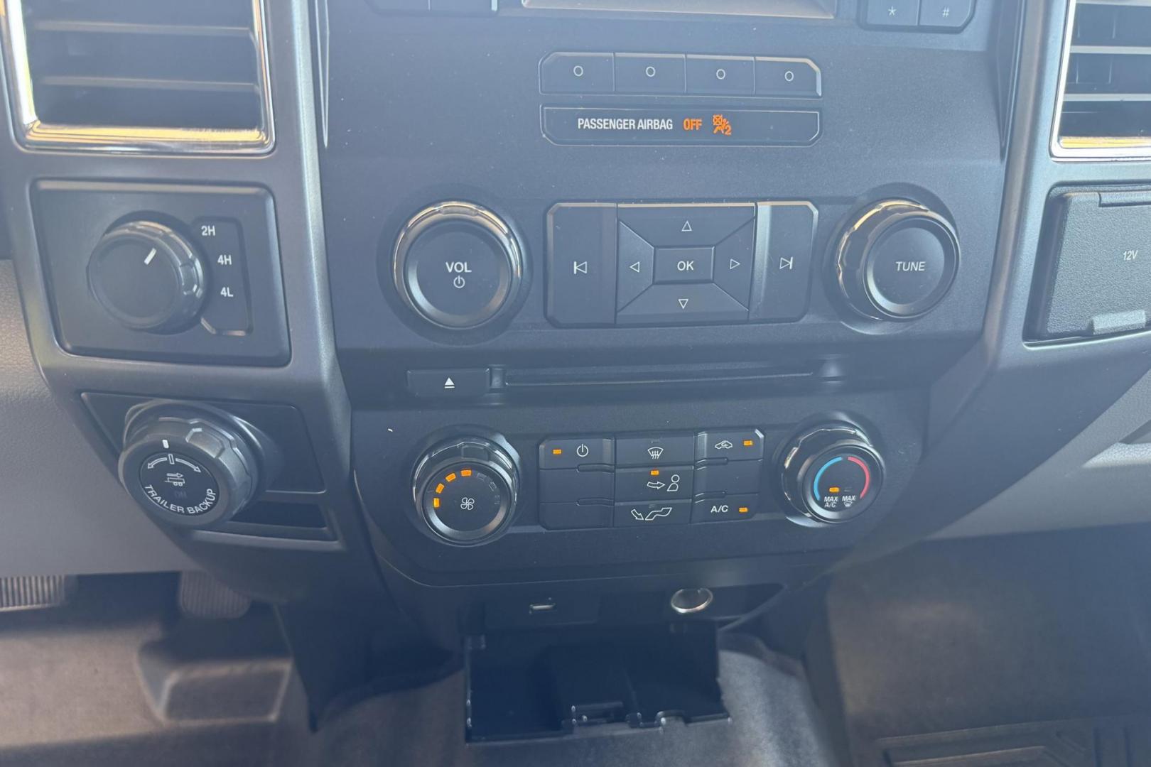 2016 Oxford White /Gray Ford F-150 XLT (1FTFW1EFXGF) with an V8 5.0 Liter engine, Automatic 6 Speed transmission, located at 2304 W. Main St., Boise, ID, 83702, (208) 342-7777, 43.622105, -116.218658 - Nice Truck! Seats 6! - Photo#6
