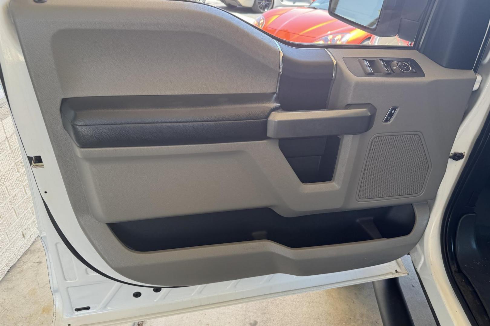 2016 Oxford White /Gray Ford F-150 XLT (1FTFW1EFXGF) with an V8 5.0 Liter engine, Automatic 6 Speed transmission, located at 2304 W. Main St., Boise, ID, 83702, (208) 342-7777, 43.622105, -116.218658 - Nice Truck! Seats 6! - Photo#8