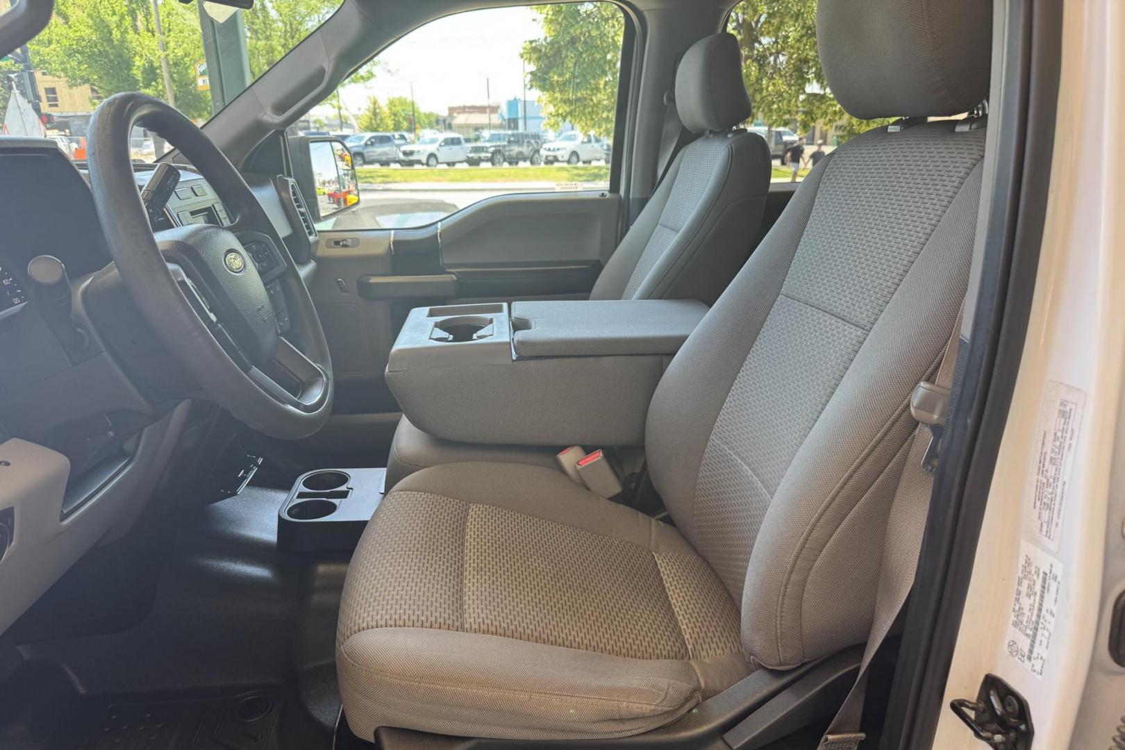 2016 Oxford White /Gray Ford F-150 XLT (1FTFW1EFXGF) with an V8 5.0 Liter engine, Automatic 6 Speed transmission, located at 2304 W. Main St., Boise, ID, 83702, (208) 342-7777, 43.622105, -116.218658 - Nice Truck! Seats 6! - Photo#10