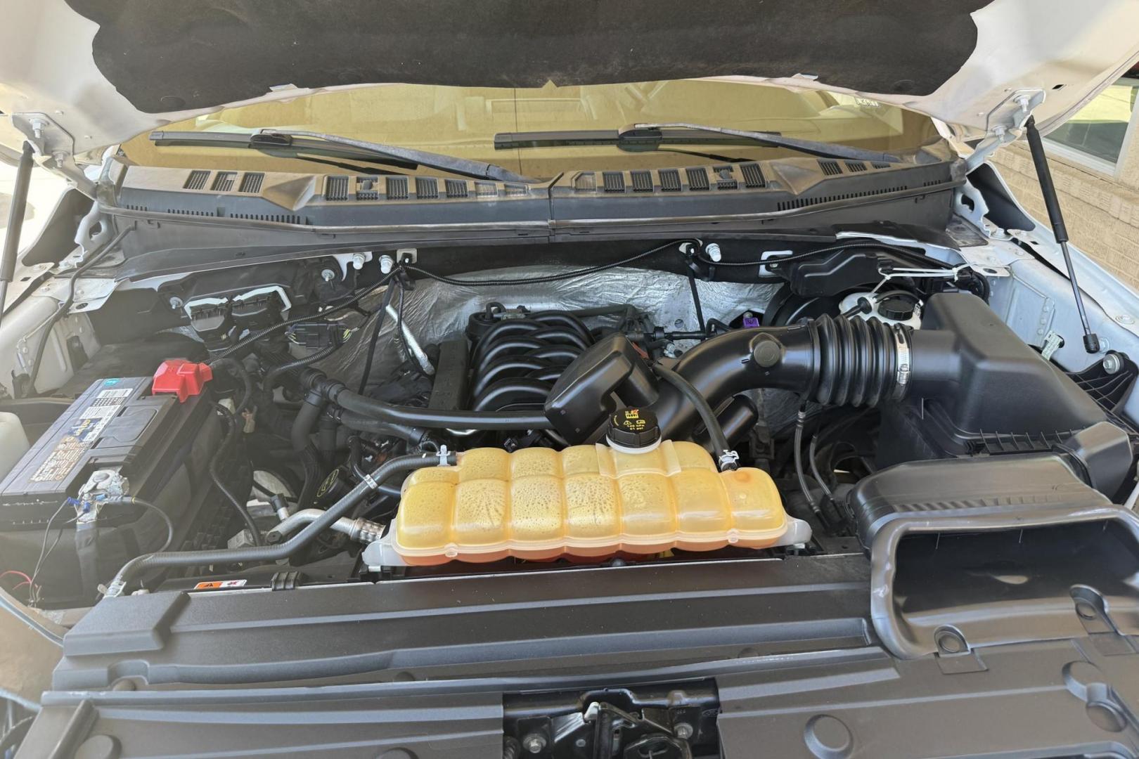 2016 Oxford White /Gray Ford F-150 XLT (1FTFW1EFXGF) with an V8 5.0 Liter engine, Automatic 6 Speed transmission, located at 2304 W. Main St., Boise, ID, 83702, (208) 342-7777, 43.622105, -116.218658 - Nice Truck! Seats 6! - Photo#14