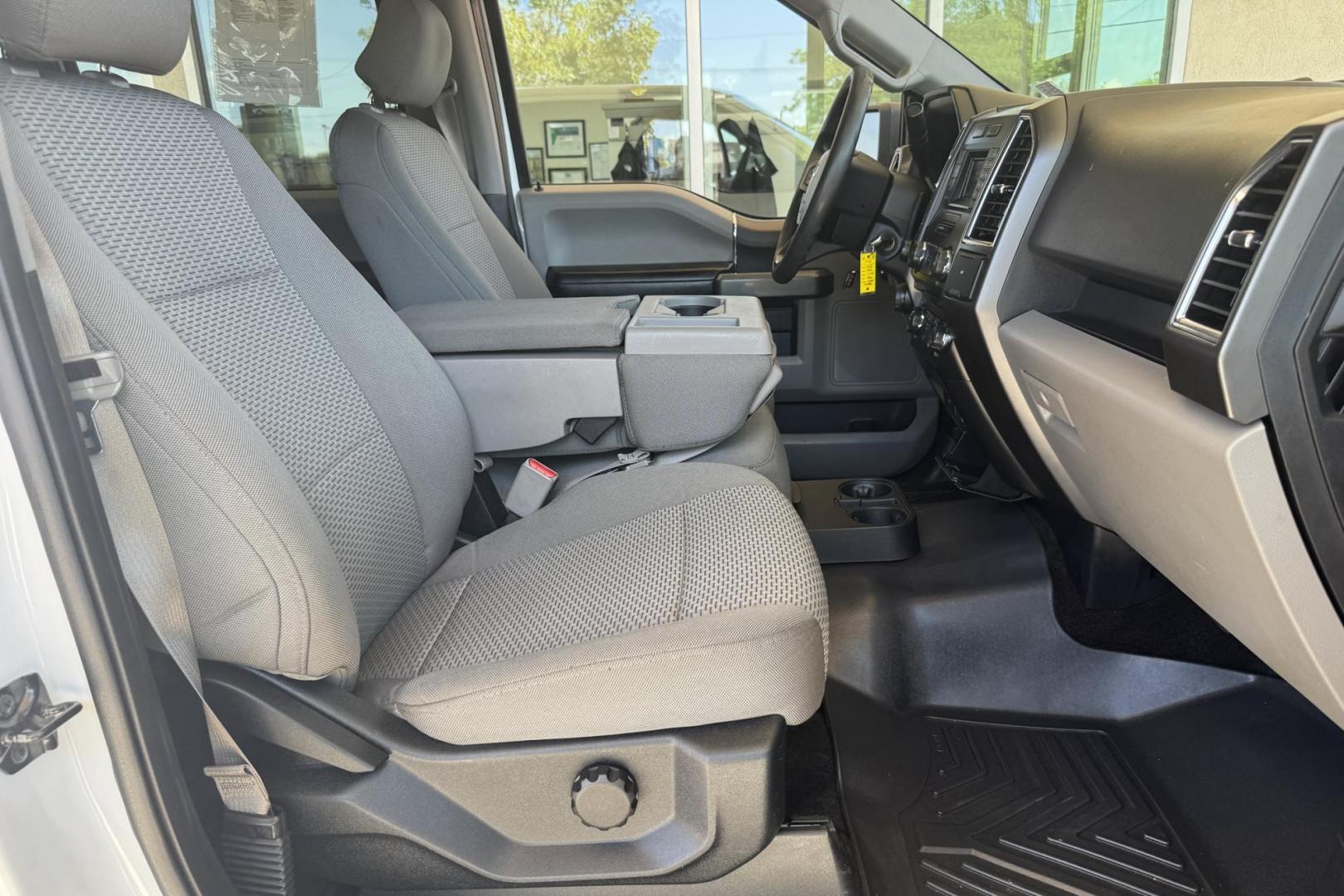 2016 Oxford White /Gray Ford F-150 XLT (1FTFW1EFXGF) with an V8 5.0 Liter engine, Automatic 6 Speed transmission, located at 2304 W. Main St., Boise, ID, 83702, (208) 342-7777, 43.622105, -116.218658 - Nice Truck! Seats 6! - Photo#15