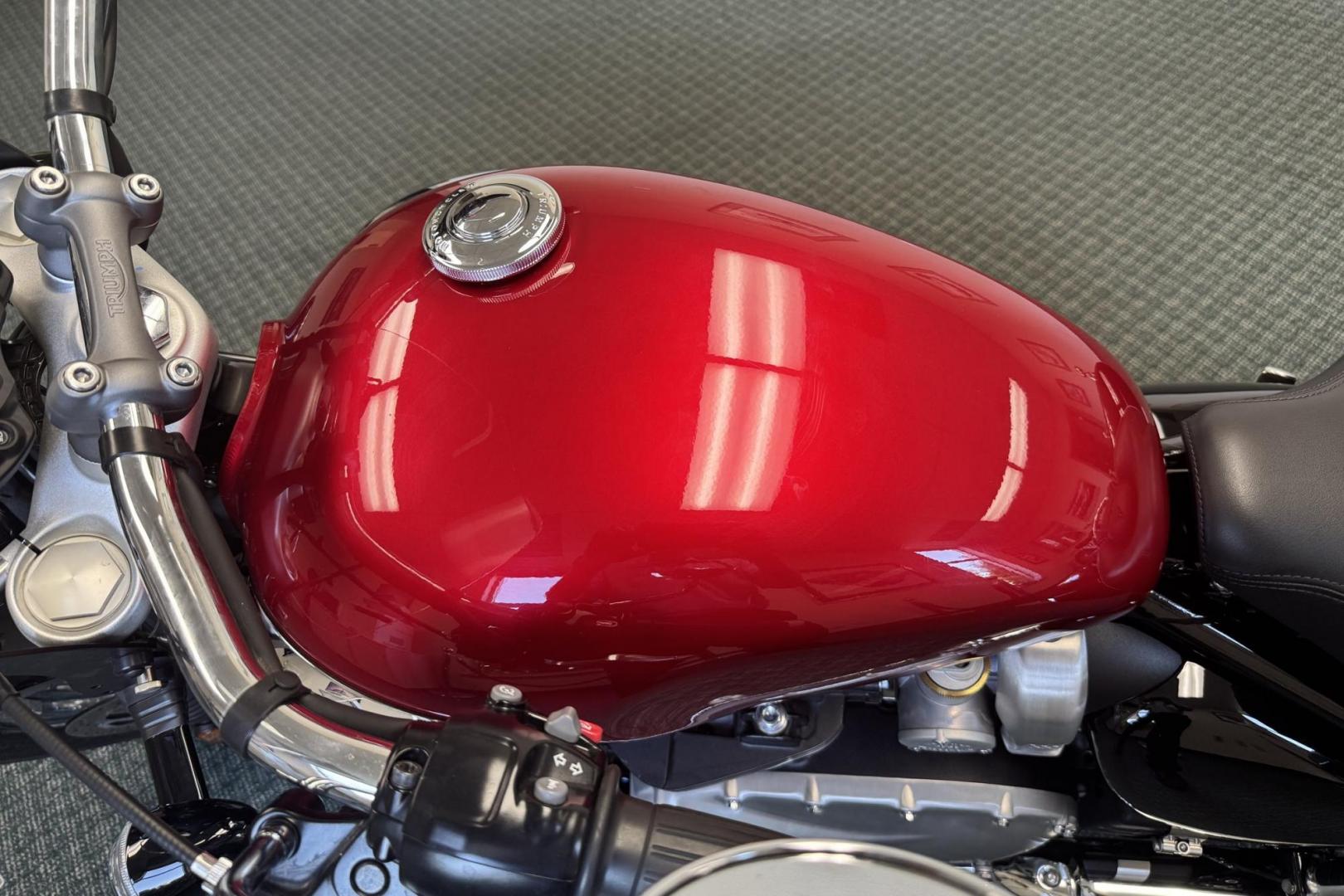 2022 Hopper Red /Black Triumph Bonneville Speedmaster (SMTD46HL6NT) with an 1200cc engine, 6 Speed Manual transmission, located at 2304 W. Main St., Boise, ID, 83702, (208) 342-7777, 43.622105, -116.218658 - One Owner! Idaho Motorcycle! Only 3k Miles! - Photo#9