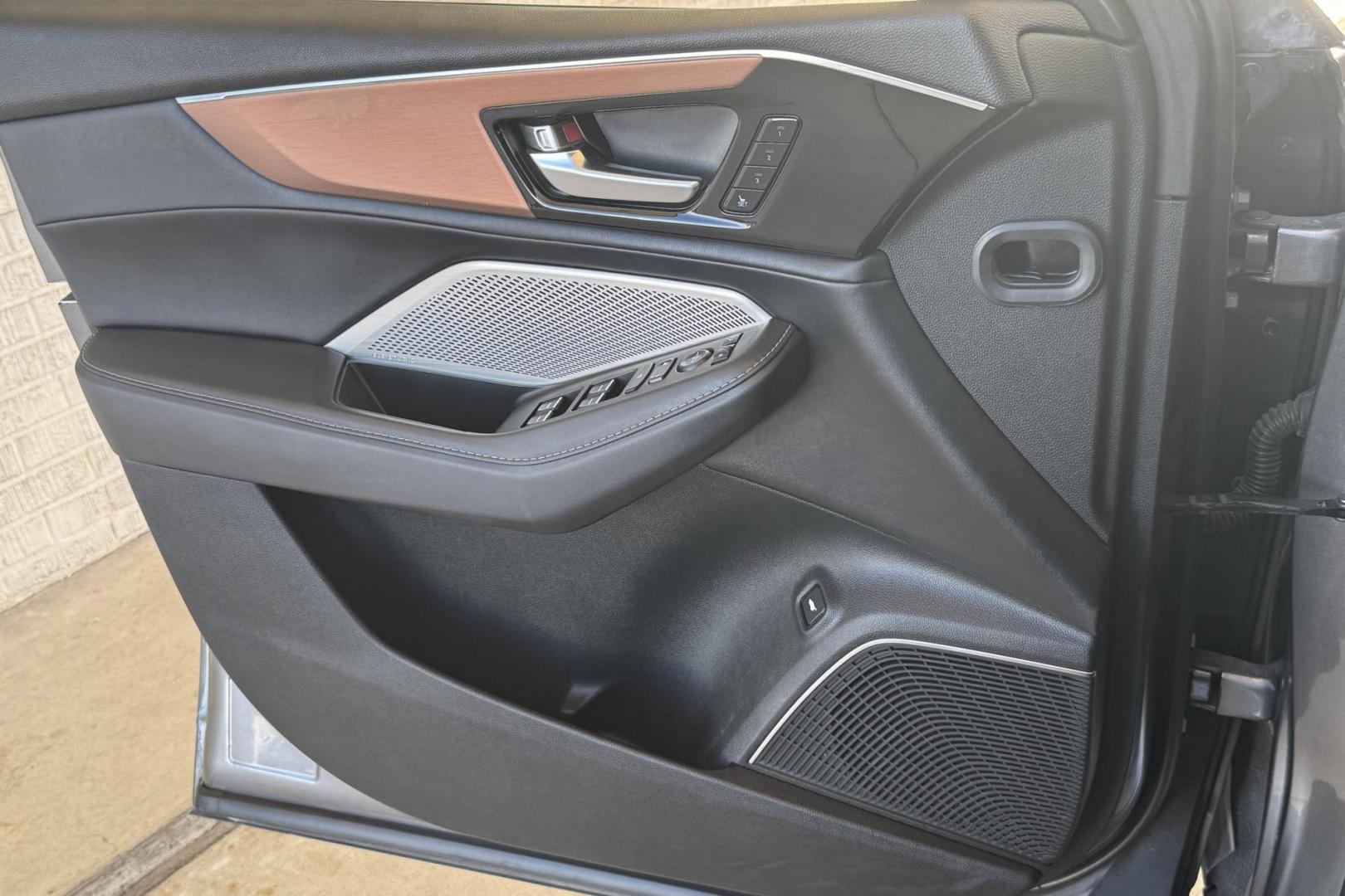 2022 Liquid Carbon Metallic /Ebony Acura MDX Technology (5J8YE1H49NL) with an V6 3.5 Liter engine, Automatic 10 Speed transmission, located at 2304 W. Main St., Boise, ID, 83702, (208) 342-7777, 43.622105, -116.218658 - One Owner Idaho MDX! Must See! Must Drive! - Photo#11