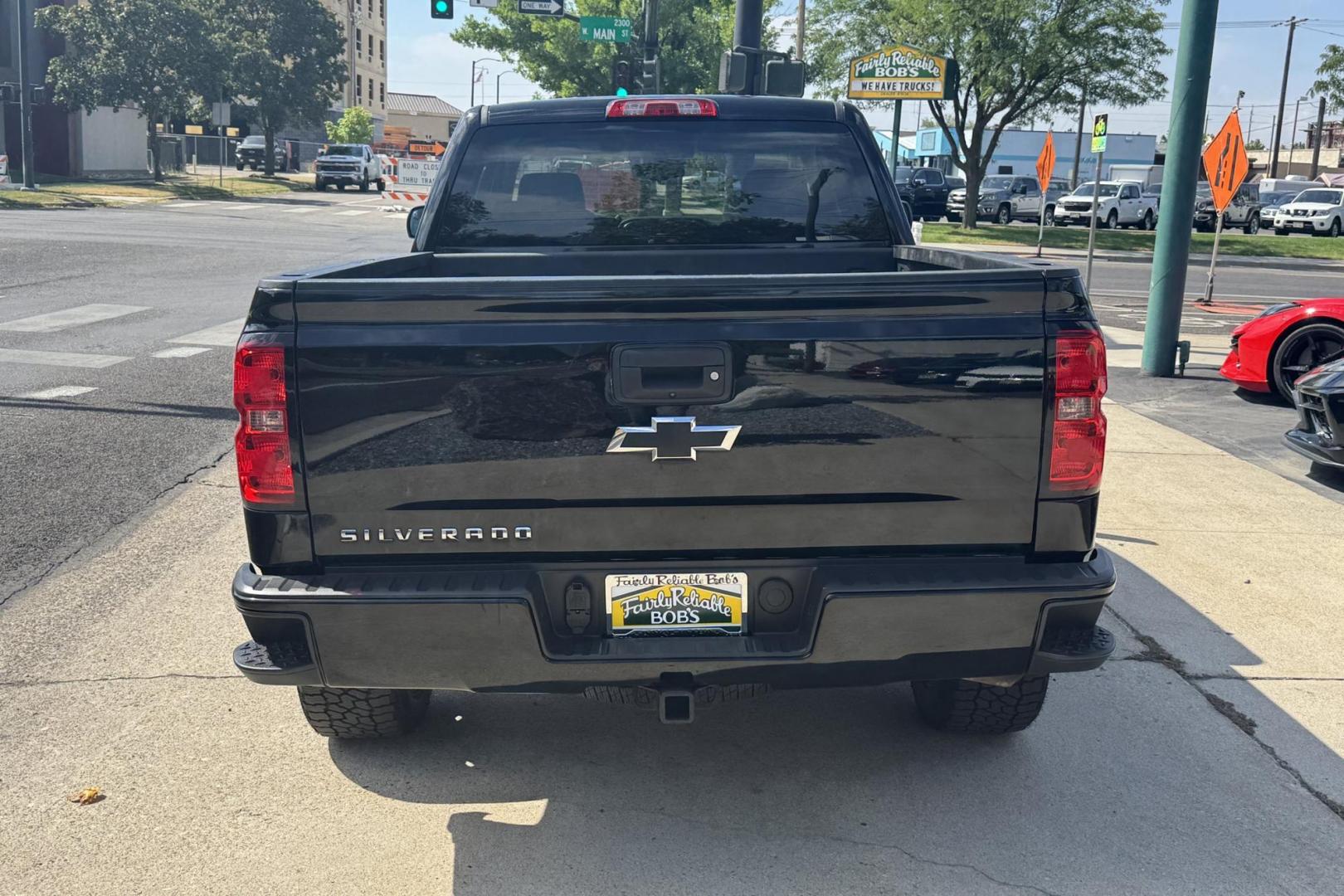 2018 Chevrolet Silverado 1500 Custom (1GCVKPEC9JZ) with an V8 5.3 Liter engine, Automatic 6 Speed transmission, located at 2304 W. Main St., Boise, ID, 83702, (208) 342-7777, 43.622105, -116.218658 - Sharp Looking 4x4! Seats 6! - Photo#1