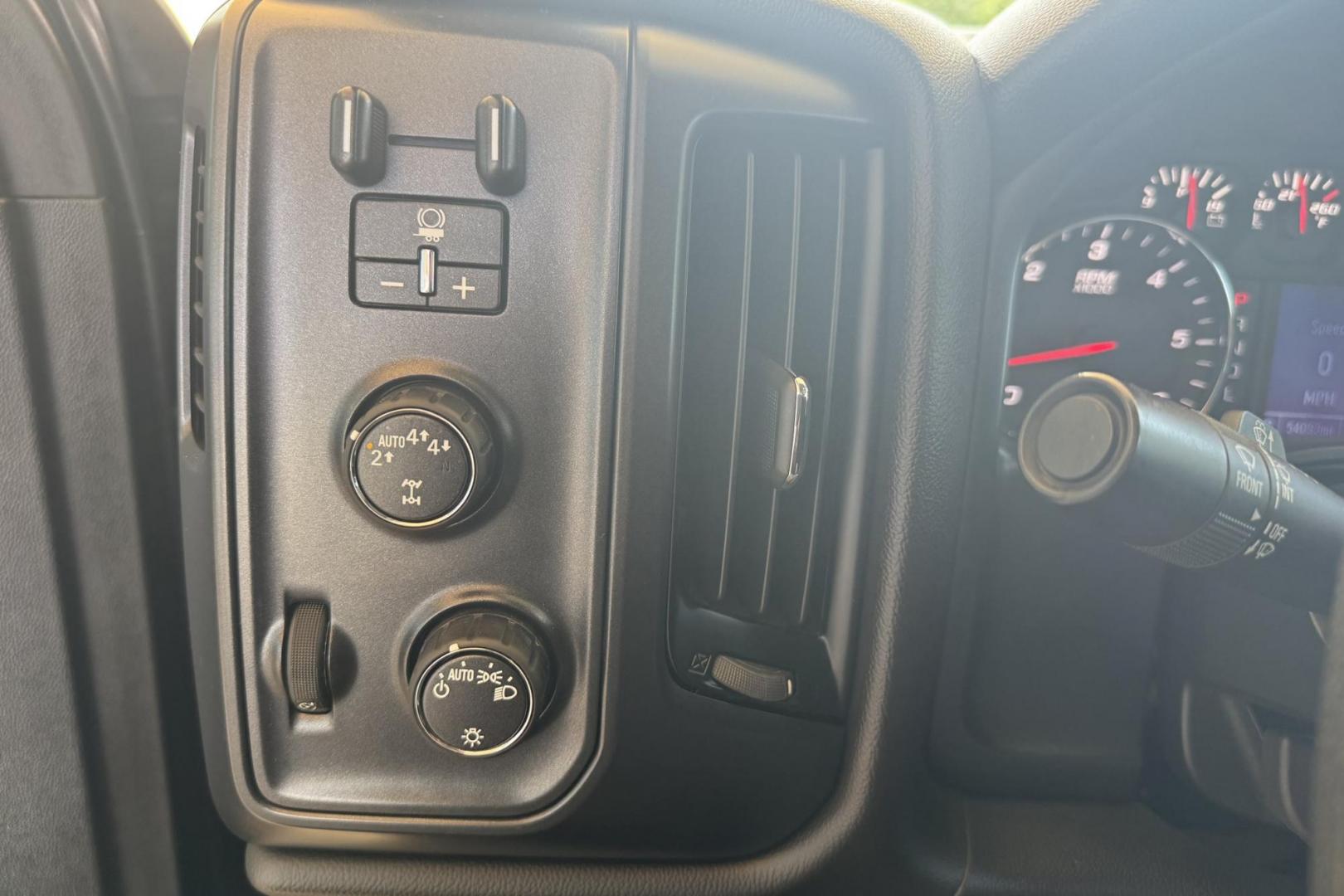 2018 Chevrolet Silverado 1500 Custom (1GCVKPEC9JZ) with an V8 5.3 Liter engine, Automatic 6 Speed transmission, located at 2304 W. Main St., Boise, ID, 83702, (208) 342-7777, 43.622105, -116.218658 - Sharp Looking 4x4! Seats 6! - Photo#7