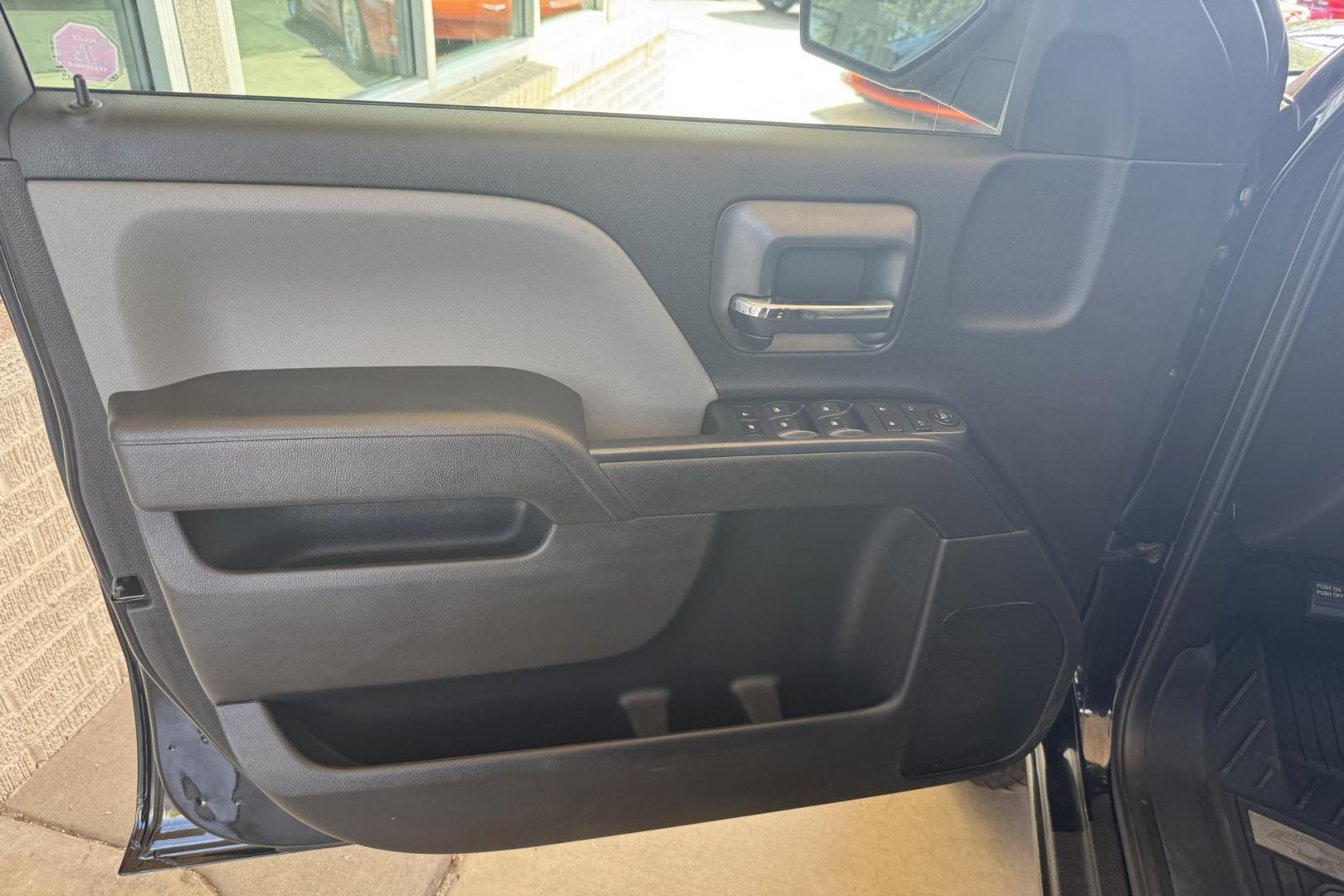 2018 Chevrolet Silverado 1500 Custom (1GCVKPEC9JZ) with an V8 5.3 Liter engine, Automatic 6 Speed transmission, located at 2304 W. Main St., Boise, ID, 83702, (208) 342-7777, 43.622105, -116.218658 - Sharp Looking 4x4! Seats 6! - Photo#11