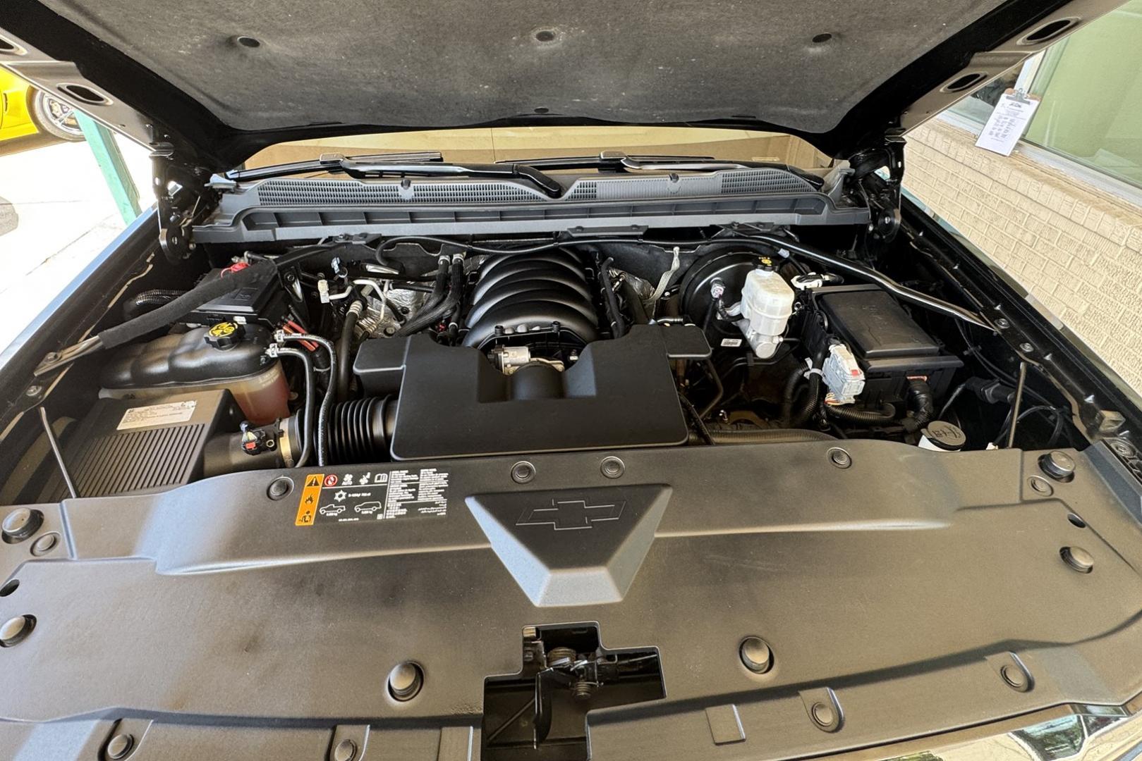 2018 Chevrolet Silverado 1500 Custom (1GCVKPEC9JZ) with an V8 5.3 Liter engine, Automatic 6 Speed transmission, located at 2304 W. Main St., Boise, ID, 83702, (208) 342-7777, 43.622105, -116.218658 - Sharp Looking 4x4! Seats 6! - Photo#16