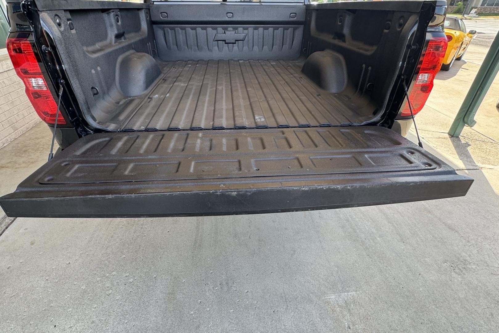 2018 Chevrolet Silverado 1500 Custom (1GCVKPEC9JZ) with an V8 5.3 Liter engine, Automatic 6 Speed transmission, located at 2304 W. Main St., Boise, ID, 83702, (208) 342-7777, 43.622105, -116.218658 - Sharp Looking 4x4! Seats 6! - Photo#17
