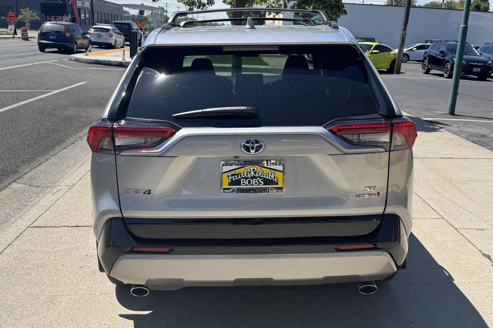 2024 Silver /Black Toyota RAV4 Hybrid SE (2T3T6RFV1RW) with an 4 Cyl 2.5 Liter Hybrid engine, Automatic transmission, located at 2304 W. Main St., Boise, ID, 83702, (208) 342-7777, 43.622105, -116.218658 - Photo#1