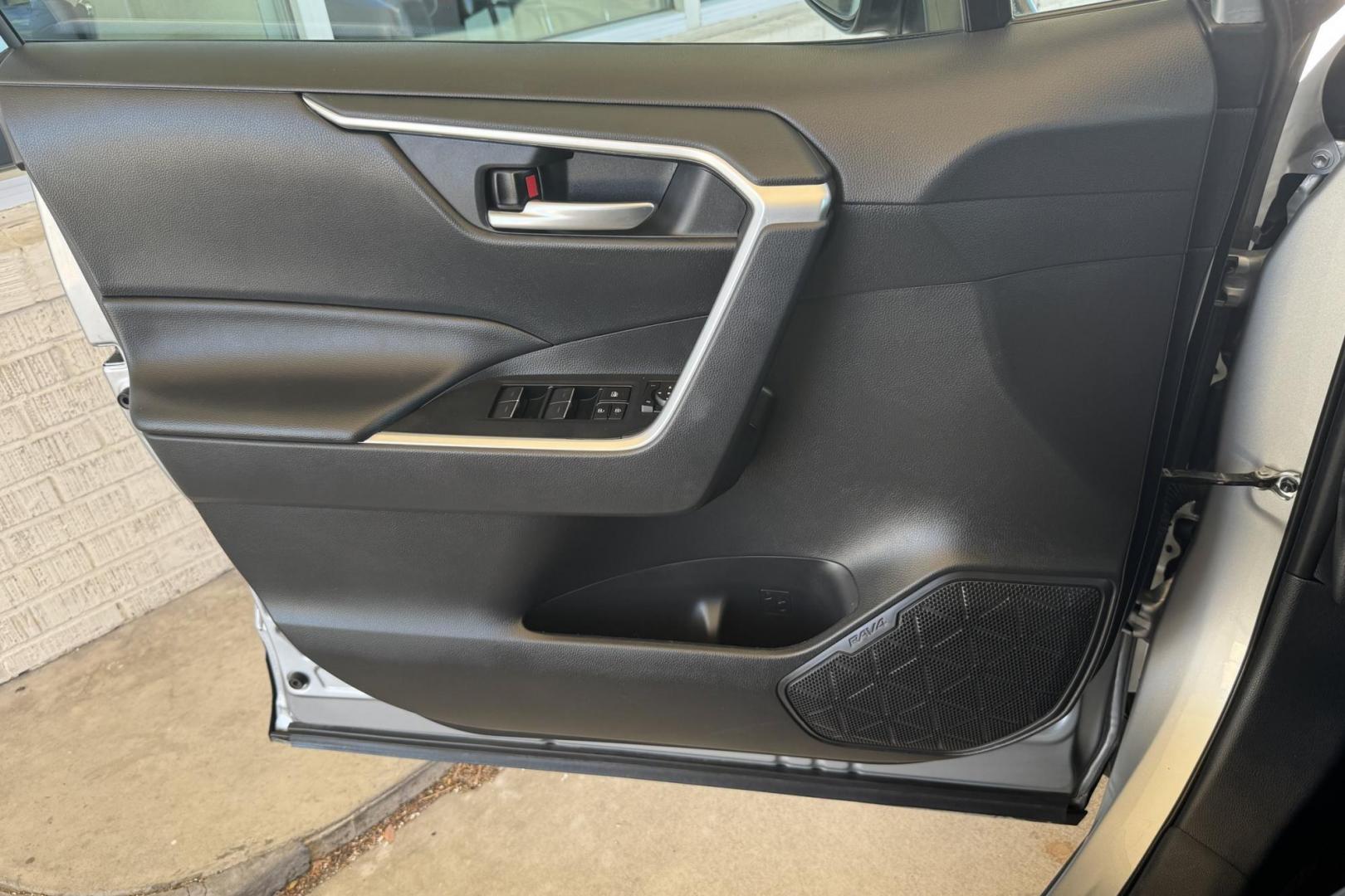 2024 Silver /Black Toyota RAV4 Hybrid SE (2T3T6RFV1RW) with an 4 Cyl 2.5 Liter Hybrid engine, Automatic transmission, located at 2304 W. Main St., Boise, ID, 83702, (208) 342-7777, 43.622105, -116.218658 - Photo#7