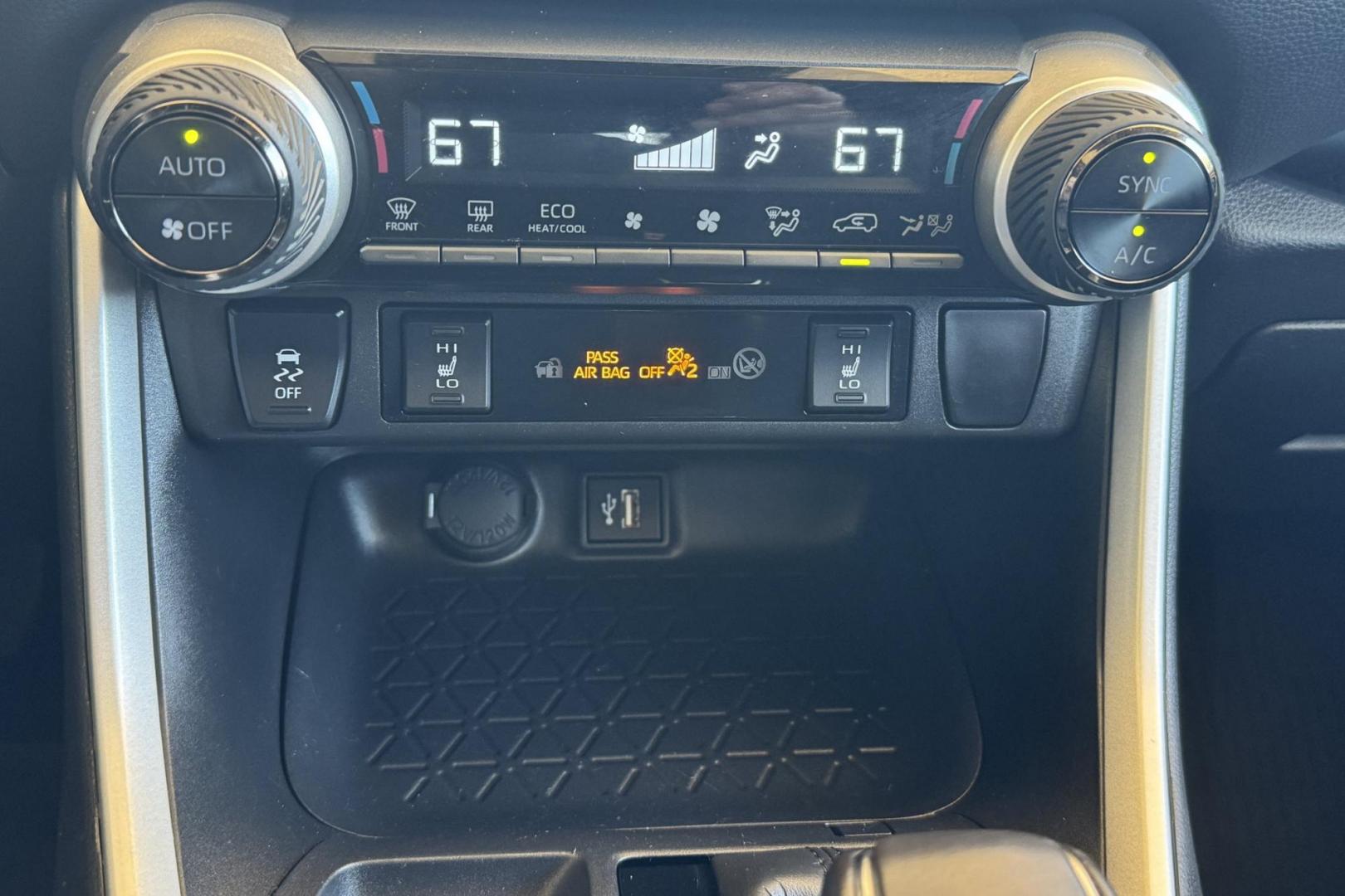 2024 Silver /Black Toyota RAV4 Hybrid SE (2T3T6RFV1RW) with an 4 Cyl 2.5 Liter Hybrid engine, Automatic transmission, located at 2304 W. Main St., Boise, ID, 83702, (208) 342-7777, 43.622105, -116.218658 - Photo#6