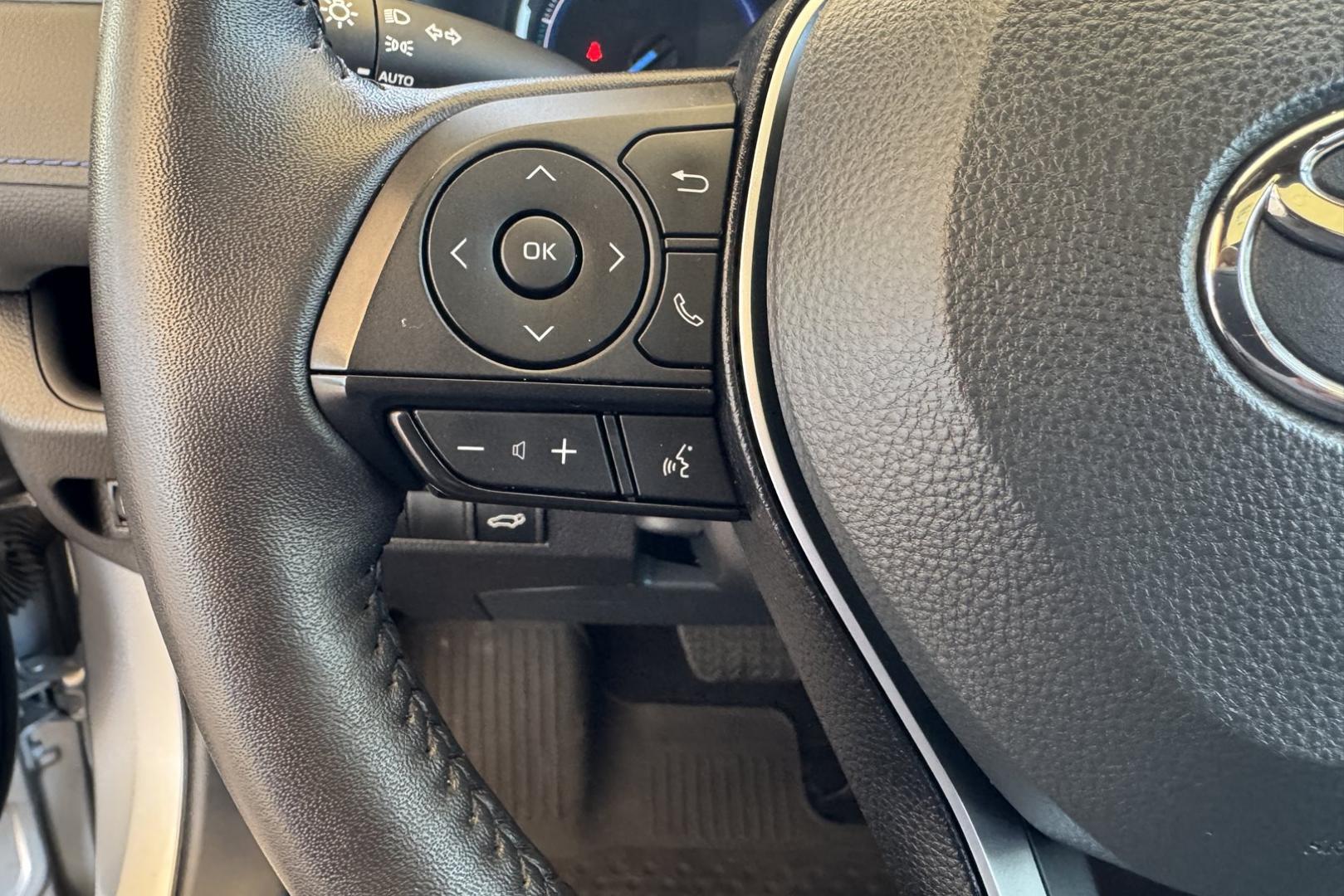 2024 Silver /Black Toyota RAV4 Hybrid SE (2T3T6RFV1RW) with an 4 Cyl 2.5 Liter Hybrid engine, Automatic transmission, located at 2304 W. Main St., Boise, ID, 83702, (208) 342-7777, 43.622105, -116.218658 - Photo#8