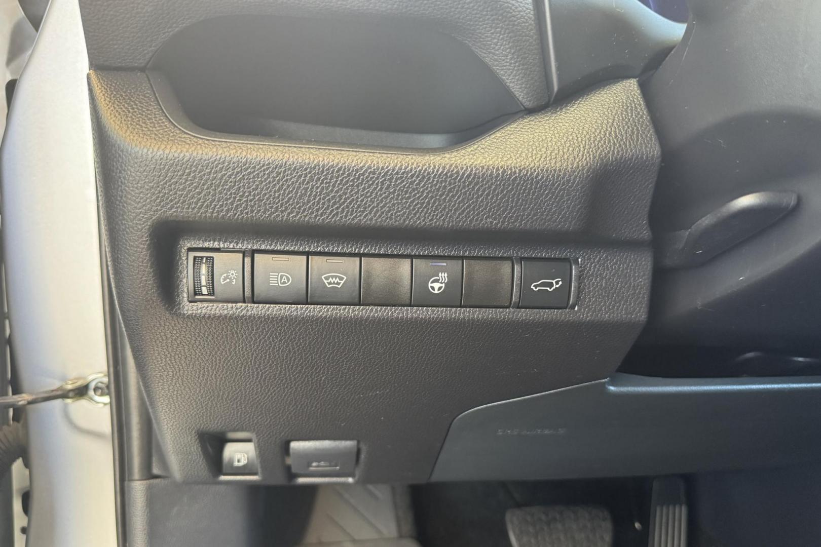 2024 Silver /Black Toyota RAV4 Hybrid SE (2T3T6RFV1RW) with an 4 Cyl 2.5 Liter Hybrid engine, Automatic transmission, located at 2304 W. Main St., Boise, ID, 83702, (208) 342-7777, 43.622105, -116.218658 - Photo#9