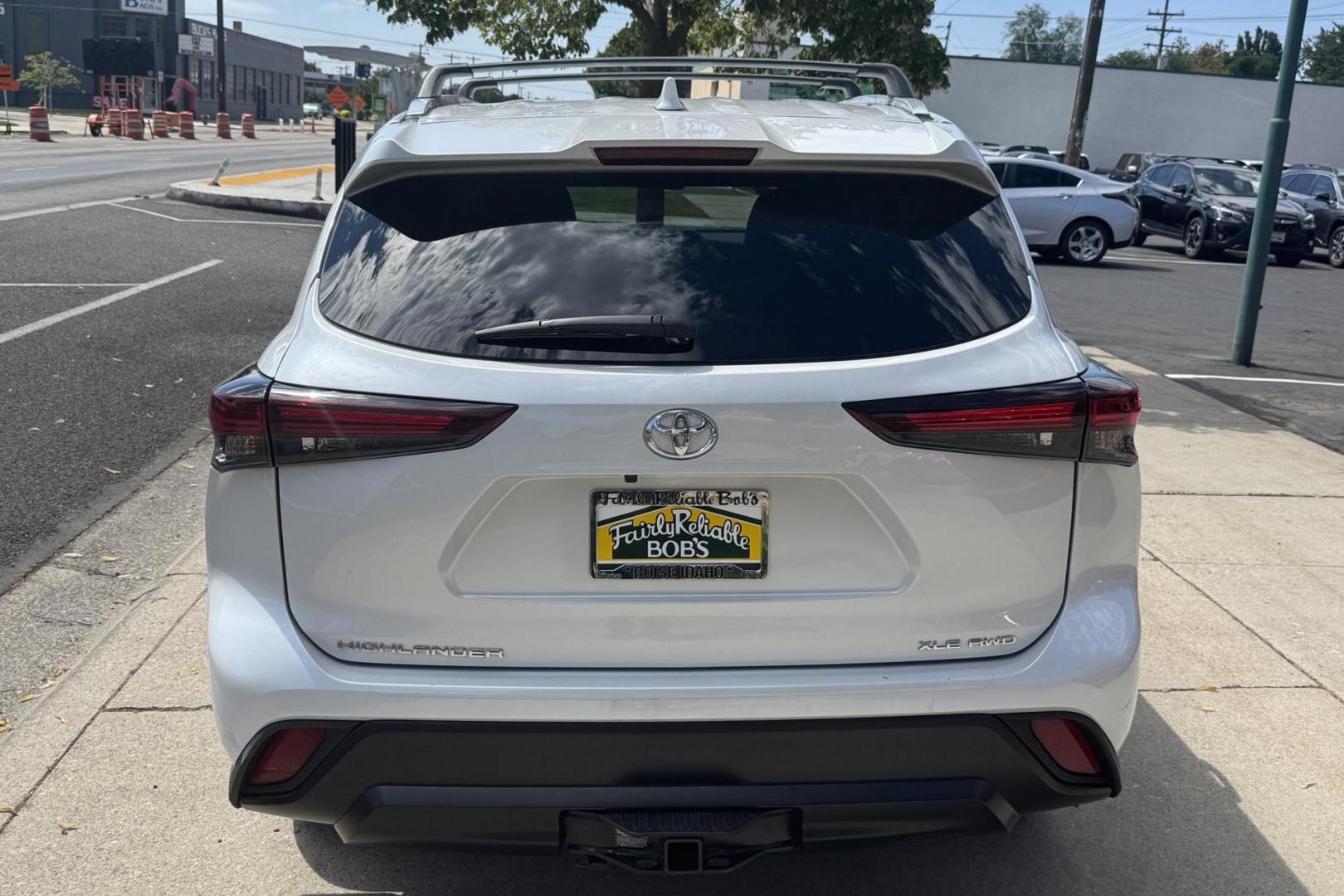 2024 Wind Chill Pearl /Light Graystone Toyota Highlander XLE (5TDKDRBH3RS) with an 4 Cyl 2.4 Liter Turbo engine, Automatic 8 Speed transmission, located at 2304 W. Main St., Boise, ID, 83702, (208) 342-7777, 43.622105, -116.218658 - Photo#1