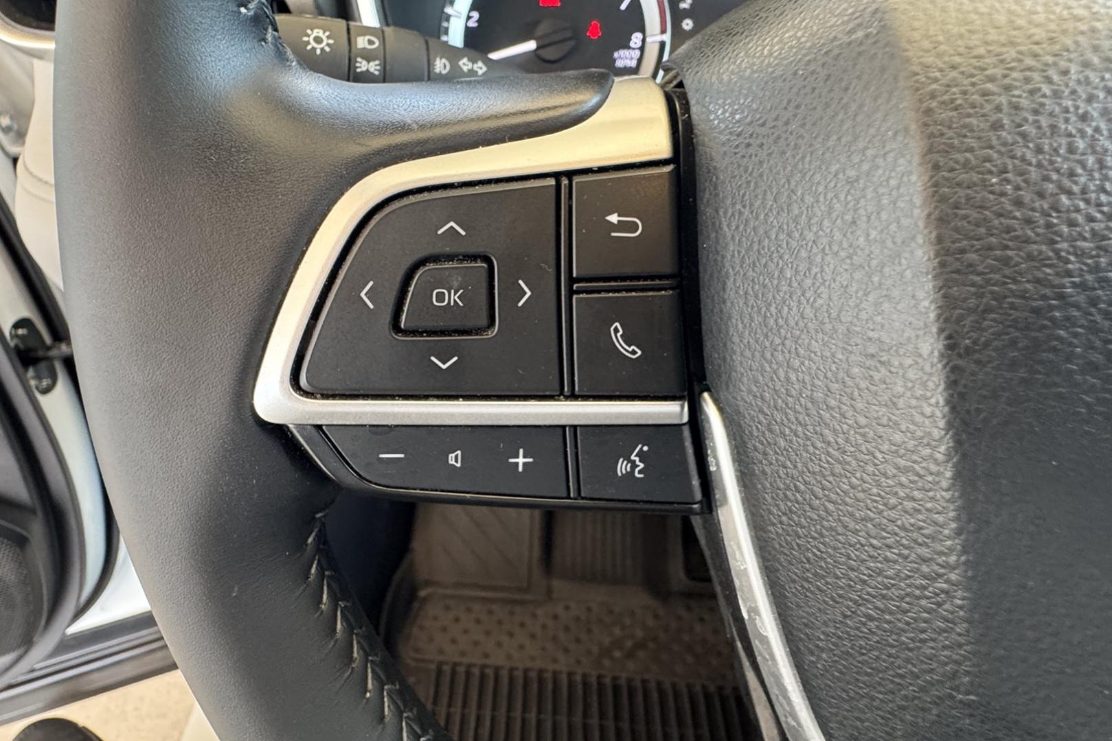 2024 Wind Chill Pearl /Light Graystone Toyota Highlander XLE (5TDKDRBH3RS) with an 4 Cyl 2.4 Liter Turbo engine, Automatic 8 Speed transmission, located at 2304 W. Main St., Boise, ID, 83702, (208) 342-7777, 43.622105, -116.218658 - Photo#7