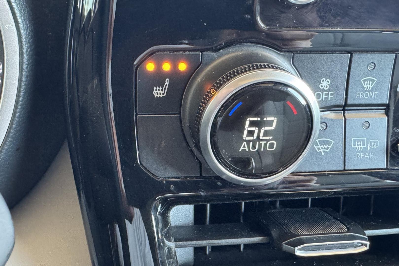 2024 Wind Chill Pearl /Light Graystone Toyota Highlander XLE (5TDKDRBH3RS) with an 4 Cyl 2.4 Liter Turbo engine, Automatic 8 Speed transmission, located at 2304 W. Main St., Boise, ID, 83702, (208) 342-7777, 43.622105, -116.218658 - Photo#6