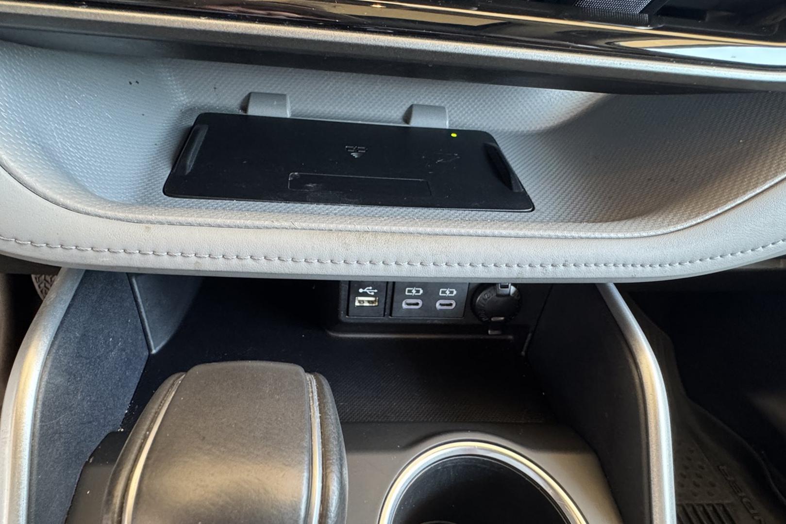 2024 Wind Chill Pearl /Light Graystone Toyota Highlander XLE (5TDKDRBH3RS) with an 4 Cyl 2.4 Liter Turbo engine, Automatic 8 Speed transmission, located at 2304 W. Main St., Boise, ID, 83702, (208) 342-7777, 43.622105, -116.218658 - Photo#9