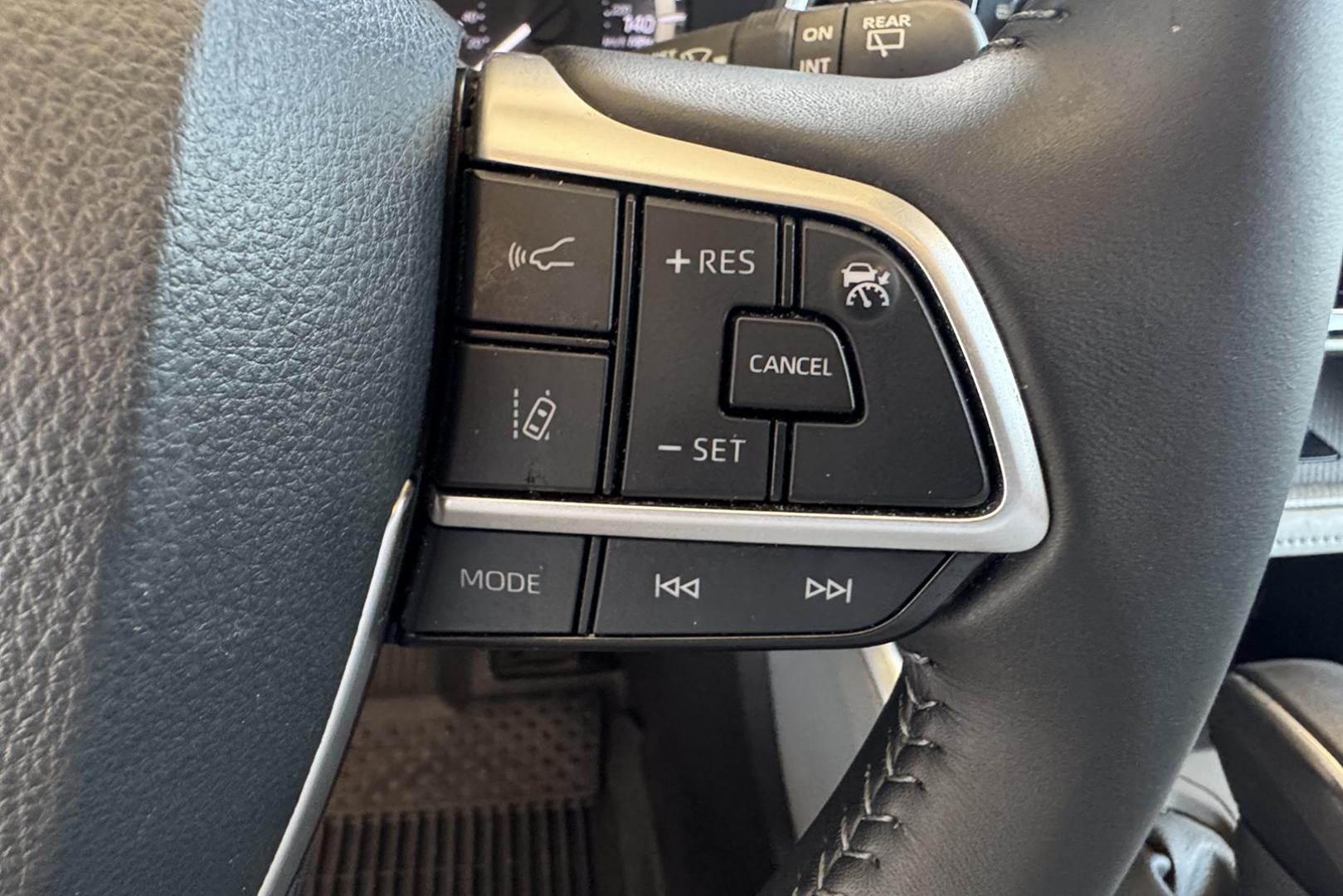 2024 Wind Chill Pearl /Light Graystone Toyota Highlander XLE (5TDKDRBH3RS) with an 4 Cyl 2.4 Liter Turbo engine, Automatic 8 Speed transmission, located at 2304 W. Main St., Boise, ID, 83702, (208) 342-7777, 43.622105, -116.218658 - Photo#10