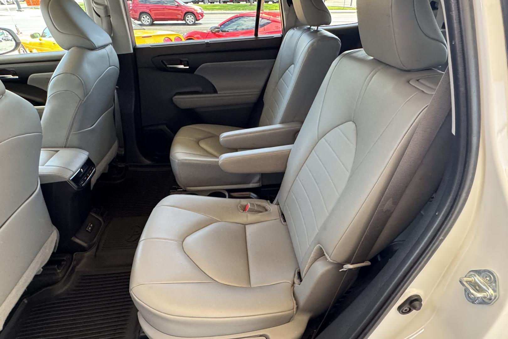 2024 Wind Chill Pearl /Light Graystone Toyota Highlander XLE (5TDKDRBH3RS) with an 4 Cyl 2.4 Liter Turbo engine, Automatic 8 Speed transmission, located at 2304 W. Main St., Boise, ID, 83702, (208) 342-7777, 43.622105, -116.218658 - Photo#11