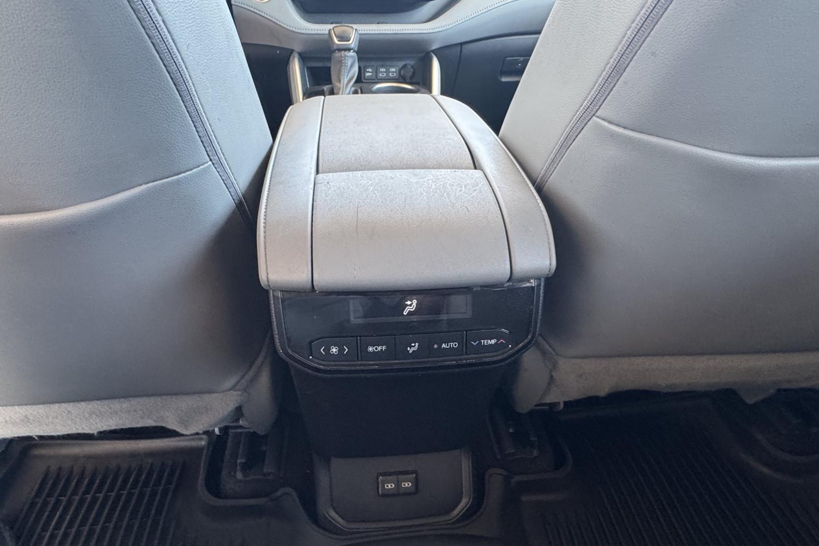 2024 Wind Chill Pearl /Light Graystone Toyota Highlander XLE (5TDKDRBH3RS) with an 4 Cyl 2.4 Liter Turbo engine, Automatic 8 Speed transmission, located at 2304 W. Main St., Boise, ID, 83702, (208) 342-7777, 43.622105, -116.218658 - Photo#13