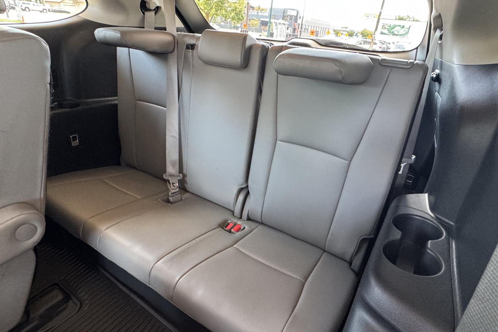 2024 Wind Chill Pearl /Light Graystone Toyota Highlander XLE (5TDKDRBH3RS) with an 4 Cyl 2.4 Liter Turbo engine, Automatic 8 Speed transmission, located at 2304 W. Main St., Boise, ID, 83702, (208) 342-7777, 43.622105, -116.218658 - Photo#14