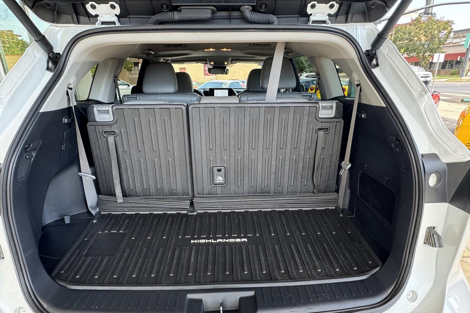 2024 Wind Chill Pearl /Light Graystone Toyota Highlander XLE (5TDKDRBH3RS) with an 4 Cyl 2.4 Liter Turbo engine, Automatic 8 Speed transmission, located at 2304 W. Main St., Boise, ID, 83702, (208) 342-7777, 43.622105, -116.218658 - Photo#18