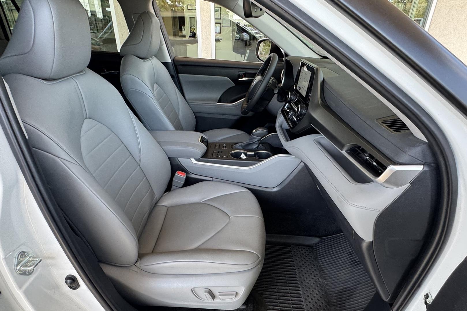 2024 Wind Chill Pearl /Light Graystone Toyota Highlander XLE (5TDKDRBH3RS) with an 4 Cyl 2.4 Liter Turbo engine, Automatic 8 Speed transmission, located at 2304 W. Main St., Boise, ID, 83702, (208) 342-7777, 43.622105, -116.218658 - Photo#19