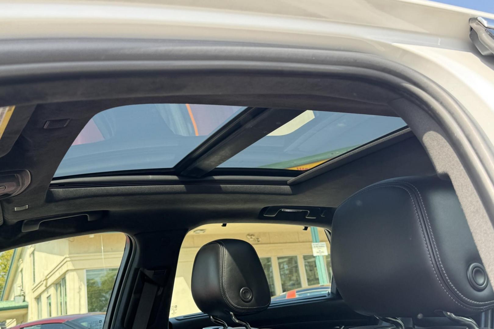 2018 Crystal White Tricoat /Jet Black Cadillac XTS Vsport Platinum AWD (2G61W5S89J9) with an V6 3.6 Liter Twin Turbo engine, Automatic 6 Speed transmission, located at 2304 W. Main St., Boise, ID, 83702, (208) 342-7777, 43.622105, -116.218658 - Performance, Comfort, Handling And All Wheel Drive! - Photo#4