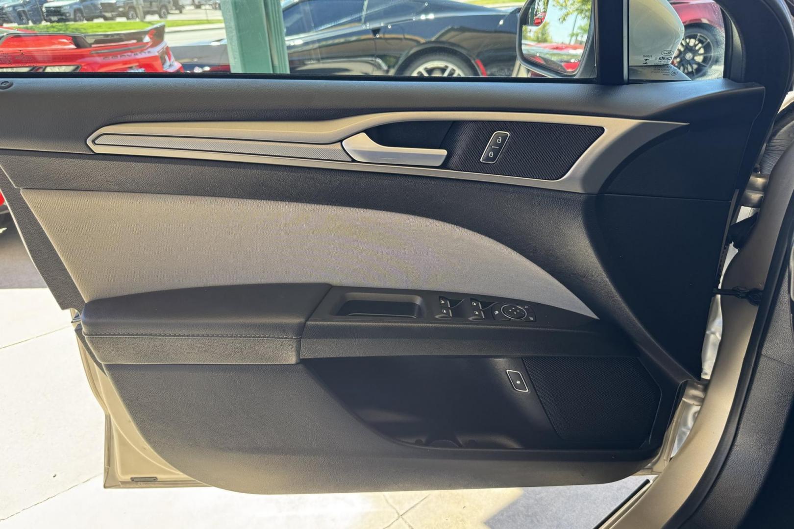 2018 Sandstone /Tan Ford Fusion (3FA6P0UU3JR) with an 4 Cyl 2.0 Liter Hybrid engine, Automatic transmission, located at 2304 W. Main St., Boise, ID, 83702, (208) 342-7777, 43.622105, -116.218658 - Only 6k Miles! Ready To Go! - Photo#5