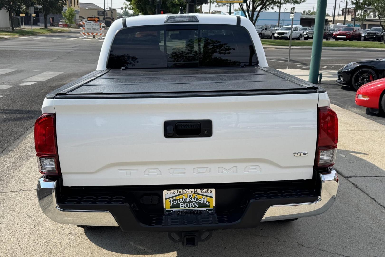 2022 Super White /Black Toyota Tacoma SR5 (3TMAZ5CN7NM) with an V6 3.5 Liter engine, Automatic 6 Speed transmission, located at 2304 W. Main St., Boise, ID, 83702, (208) 342-7777, 43.622105, -116.218658 - New Tires! Ready To Go! - Photo#1