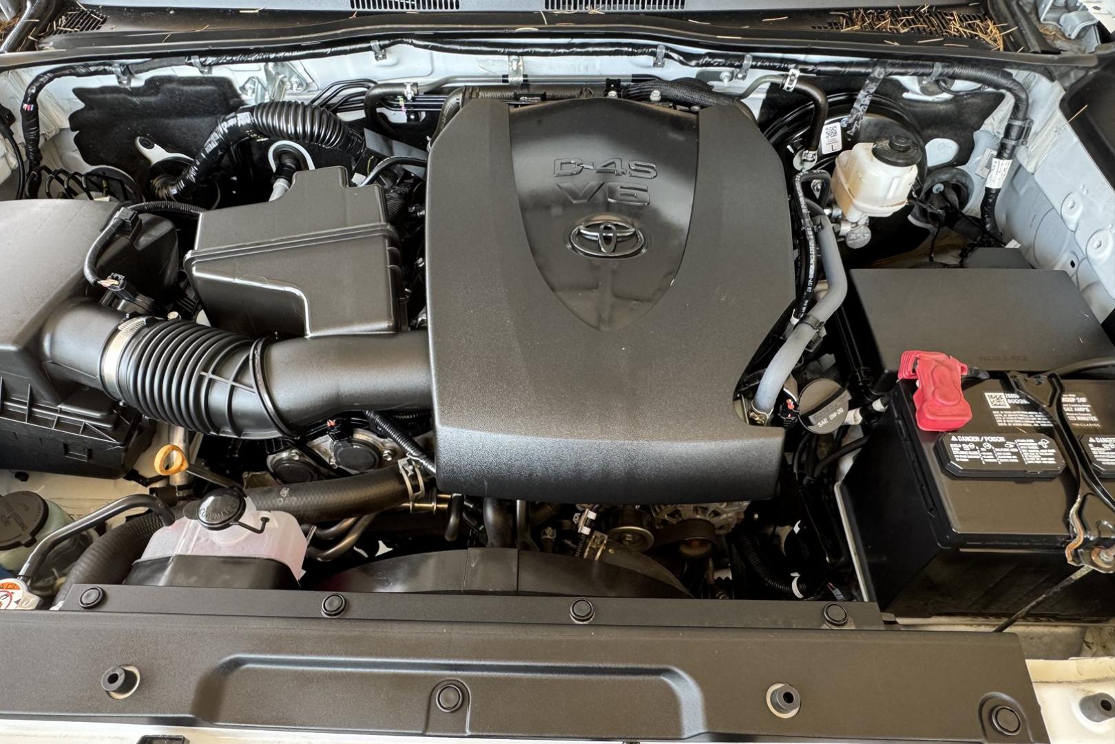 2022 Super White /Black Toyota Tacoma SR5 (3TMAZ5CN7NM) with an V6 3.5 Liter engine, Automatic 6 Speed transmission, located at 2304 W. Main St., Boise, ID, 83702, (208) 342-7777, 43.622105, -116.218658 - New Tires! Ready To Go! - Photo#12