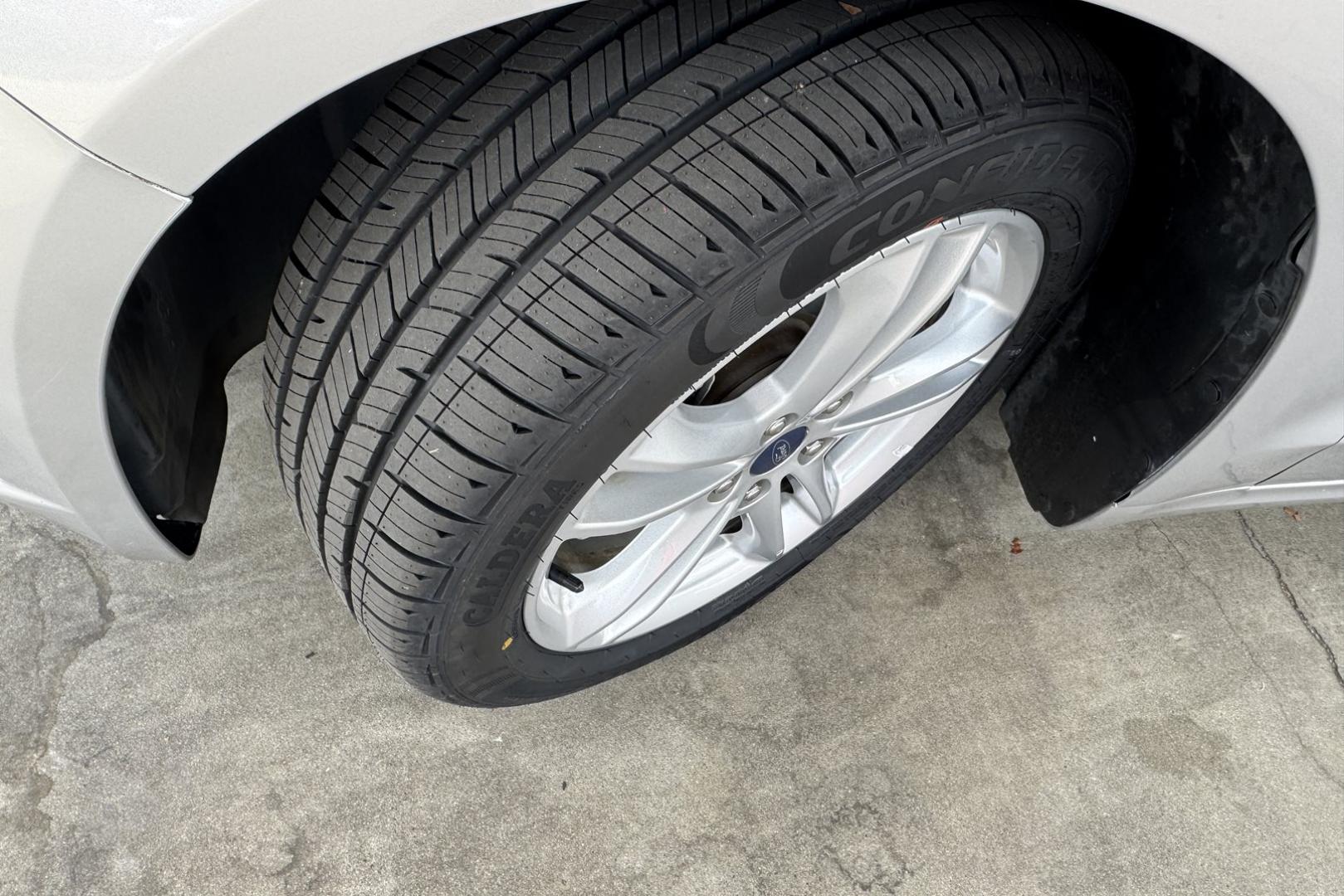 2018 Silver /Gray Ford Fusion (3FA6P0UU5JR) with an 4 Cyl 2.0 Liter Hybrid engine, Automatic transmission, located at 2304 W. Main St., Boise, ID, 83702, (208) 342-7777, 43.622105, -116.218658 - New Tires! Great Fuel Economy! Smooth Ride! - Photo#9