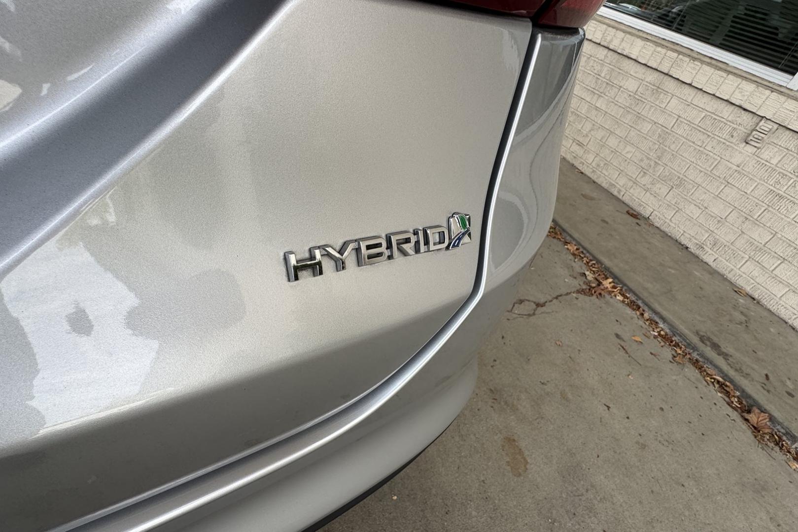 2018 Silver /Gray Ford Fusion (3FA6P0UU5JR) with an 4 Cyl 2.0 Liter Hybrid engine, Automatic transmission, located at 2304 W. Main St., Boise, ID, 83702, (208) 342-7777, 43.622105, -116.218658 - New Tires! Great Fuel Economy! Smooth Ride! - Photo#18