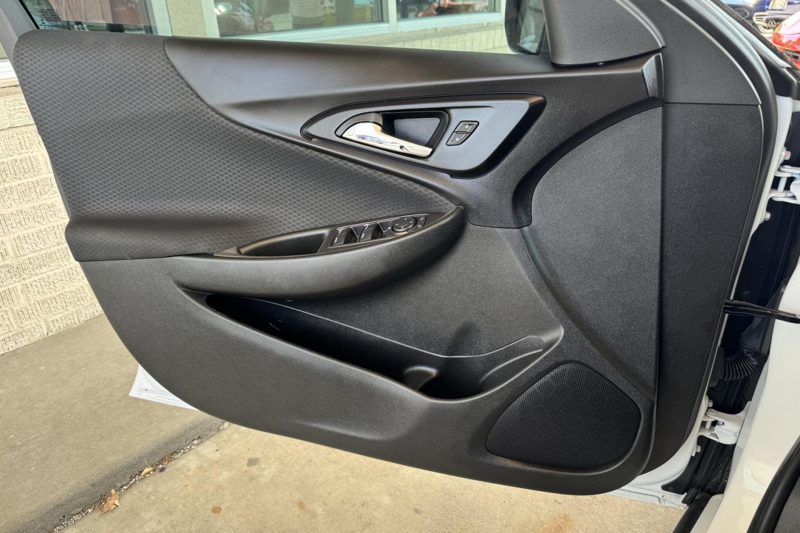 2018 Summit White /Black Chevrolet Malibu LS (1G1ZC5STXJF) with an 4 Cyl 1.5 Liter Turbo engine, Automatic 6 Speed transmission, located at 2304 W. Main St., Boise, ID, 83702, (208) 342-7777, 43.622105, -116.218658 - New Tires! Great Fuel Economy! A Lot of Room! - Photo#9