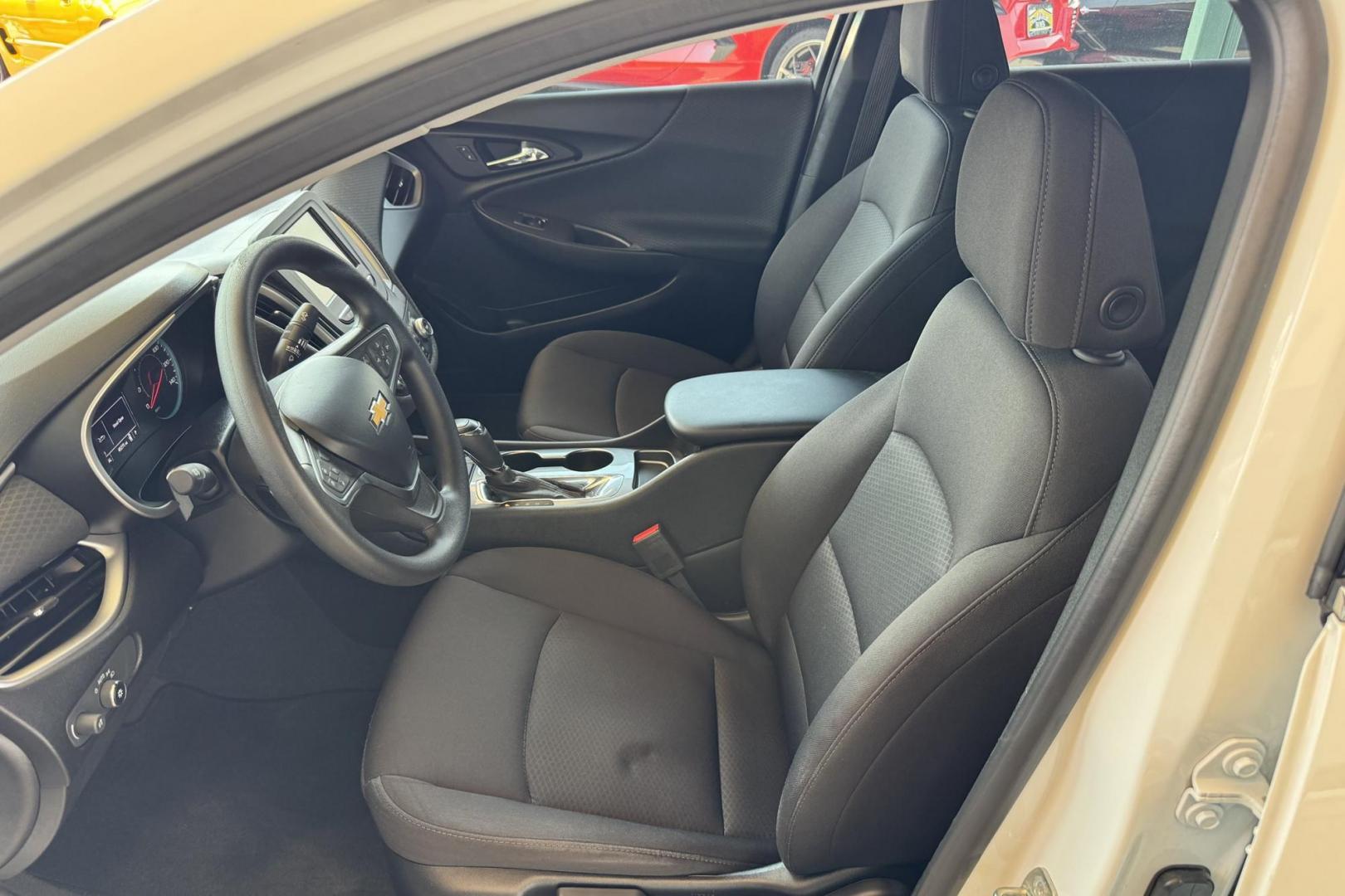 2018 Summit White /Black Chevrolet Malibu LS (1G1ZC5STXJF) with an 4 Cyl 1.5 Liter Turbo engine, Automatic 6 Speed transmission, located at 2304 W. Main St., Boise, ID, 83702, (208) 342-7777, 43.622105, -116.218658 - New Tires! Great Fuel Economy! A Lot of Room! - Photo#10