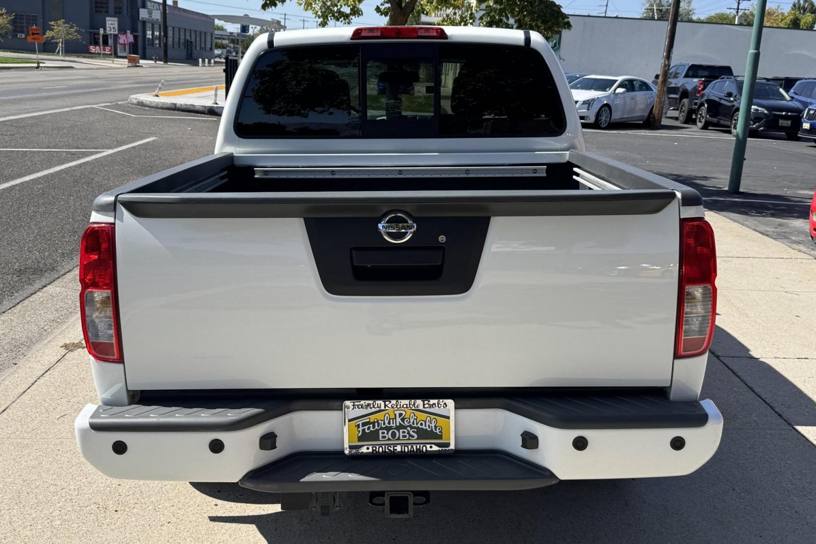 2018 White /Gray Nissan Frontier SV Value (1N6AD0ER4JN) with an V6 4.0 Liter engine, Automatic transmission, located at 2304 W. Main St., Boise, ID, 83702, (208) 342-7777, 43.622105, -116.218658 - 2018 Nissan Frontier Crew Cab SV Value Midnight Edition Two Wheel Drive - Photo#1