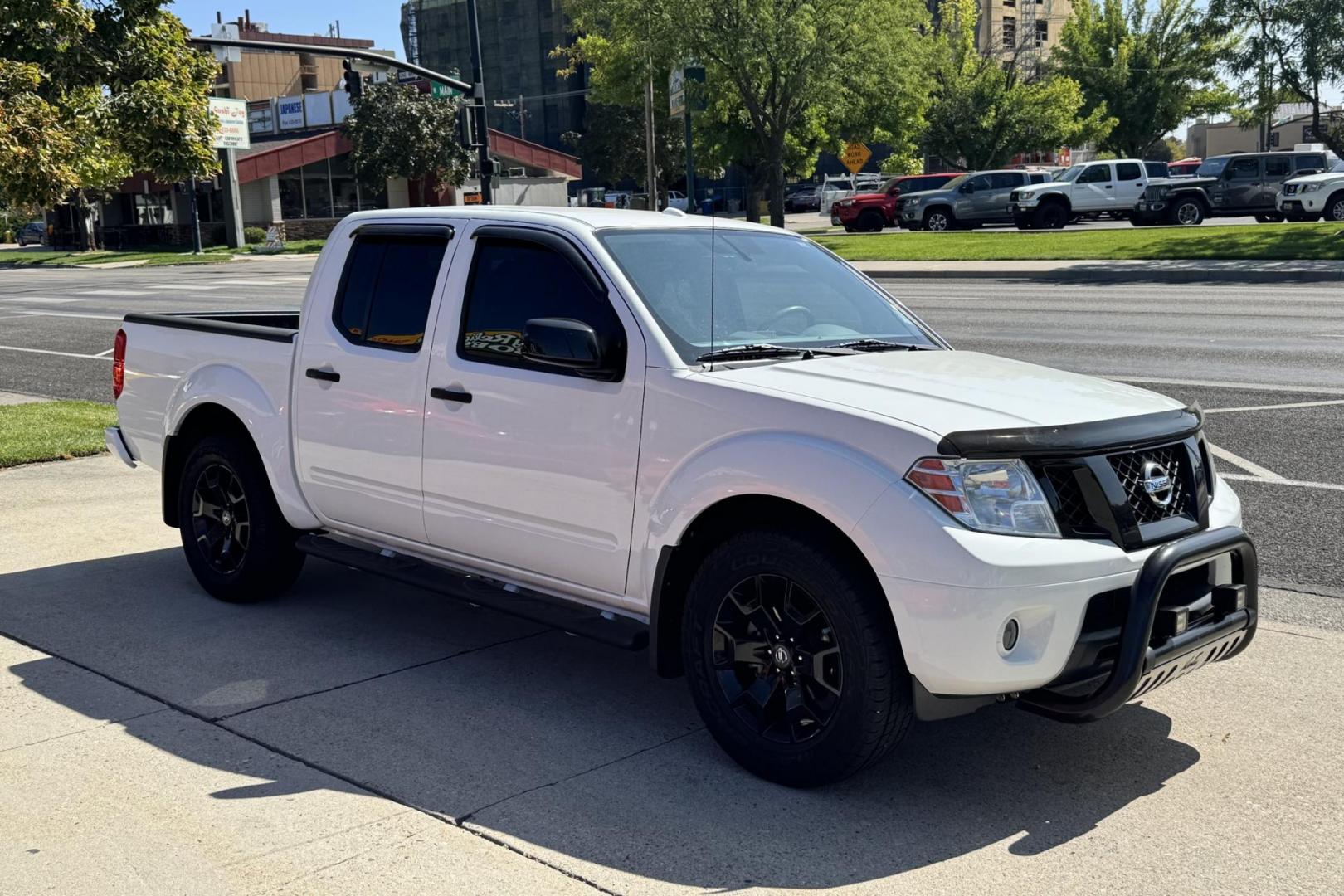 2018 White /Gray Nissan Frontier SV Value (1N6AD0ER4JN) with an V6 4.0 Liter engine, Automatic transmission, located at 2304 W. Main St., Boise, ID, 83702, (208) 342-7777, 43.622105, -116.218658 - 2018 Nissan Frontier Crew Cab SV Value Midnight Edition Two Wheel Drive - Photo#2