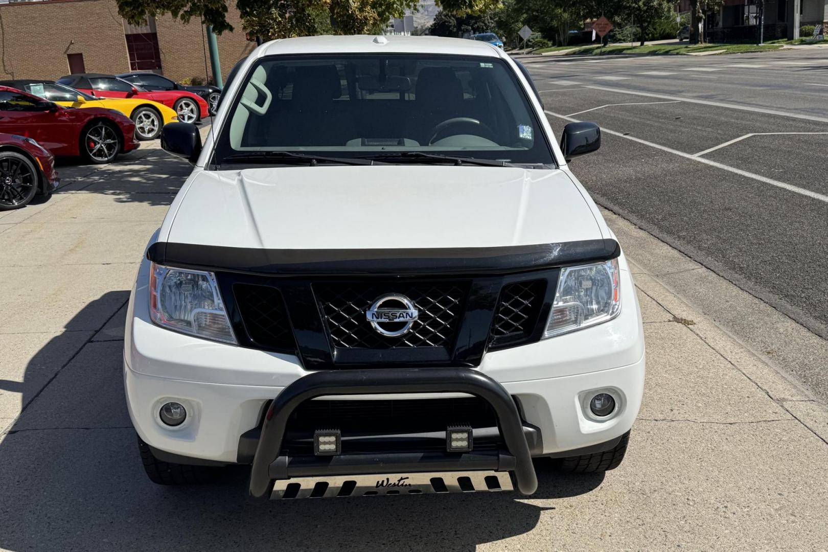 2018 White /Gray Nissan Frontier SV Value (1N6AD0ER4JN) with an V6 4.0 Liter engine, Automatic transmission, located at 2304 W. Main St., Boise, ID, 83702, (208) 342-7777, 43.622105, -116.218658 - 2018 Nissan Frontier Crew Cab SV Value Midnight Edition Two Wheel Drive - Photo#3